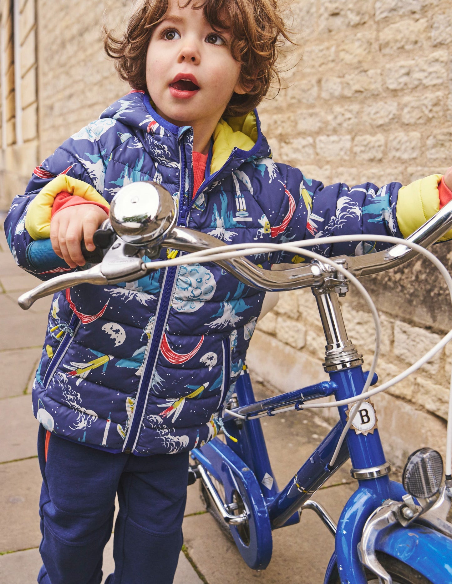 Bequem verstaubare, wattierte Jacke-Bunt Weltraum