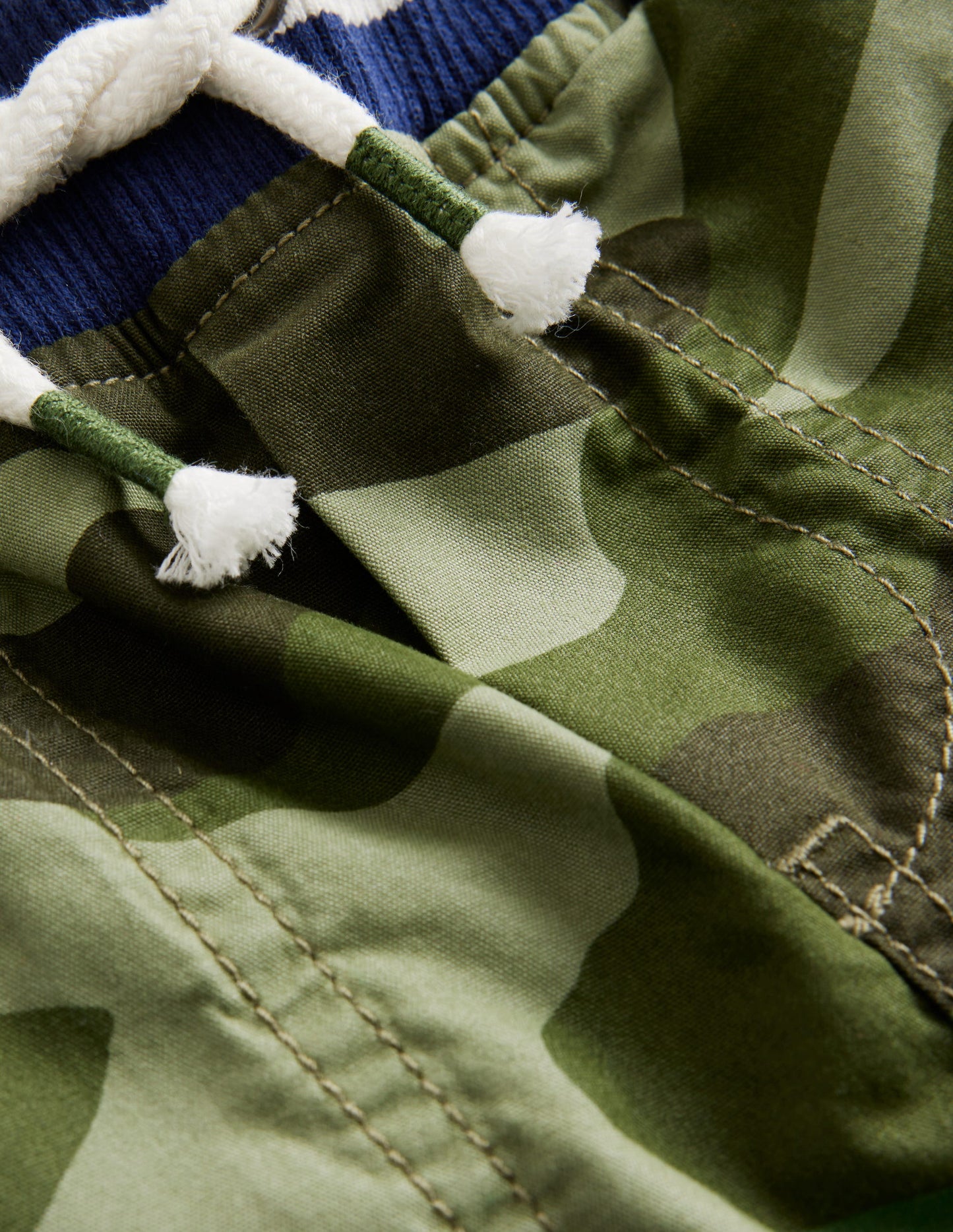 Short d'aventurier-Camouflage vert ton sur ton