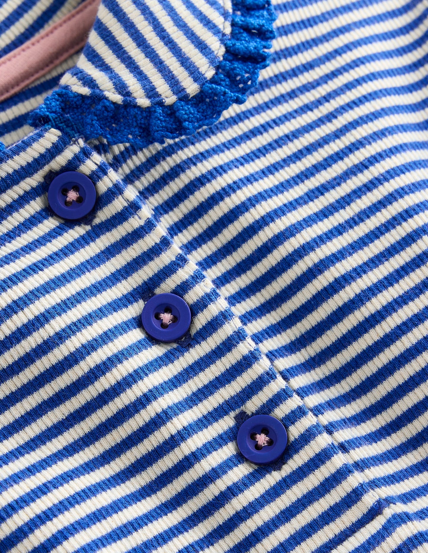 Geripptes Kleid mit Kragen zum Herumwirbeln-Blauhäher/Naturweiß Streifen