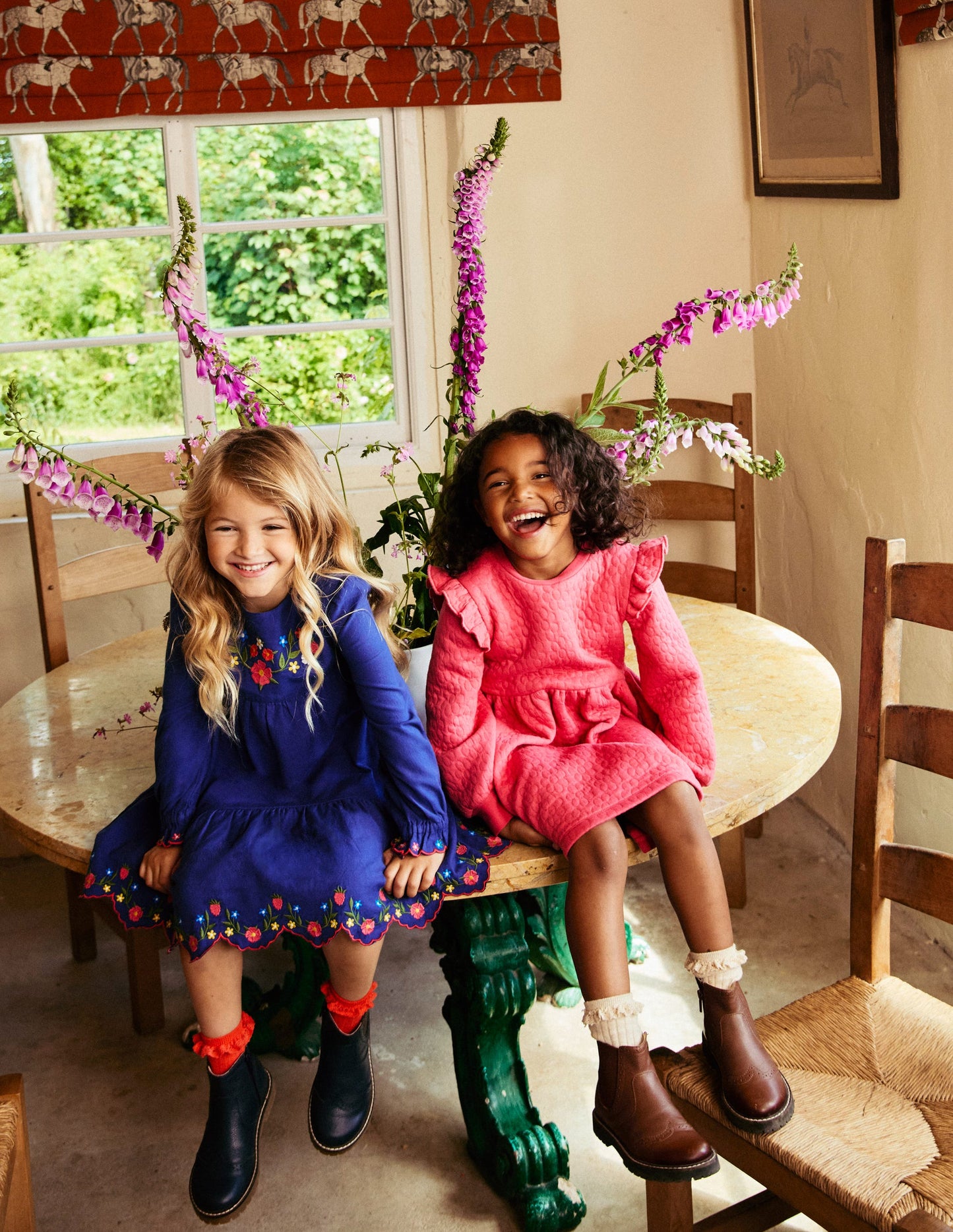 Betsy Stufenkleid zum Herumwirbeln-Steuerbord Marineblau Stickerei