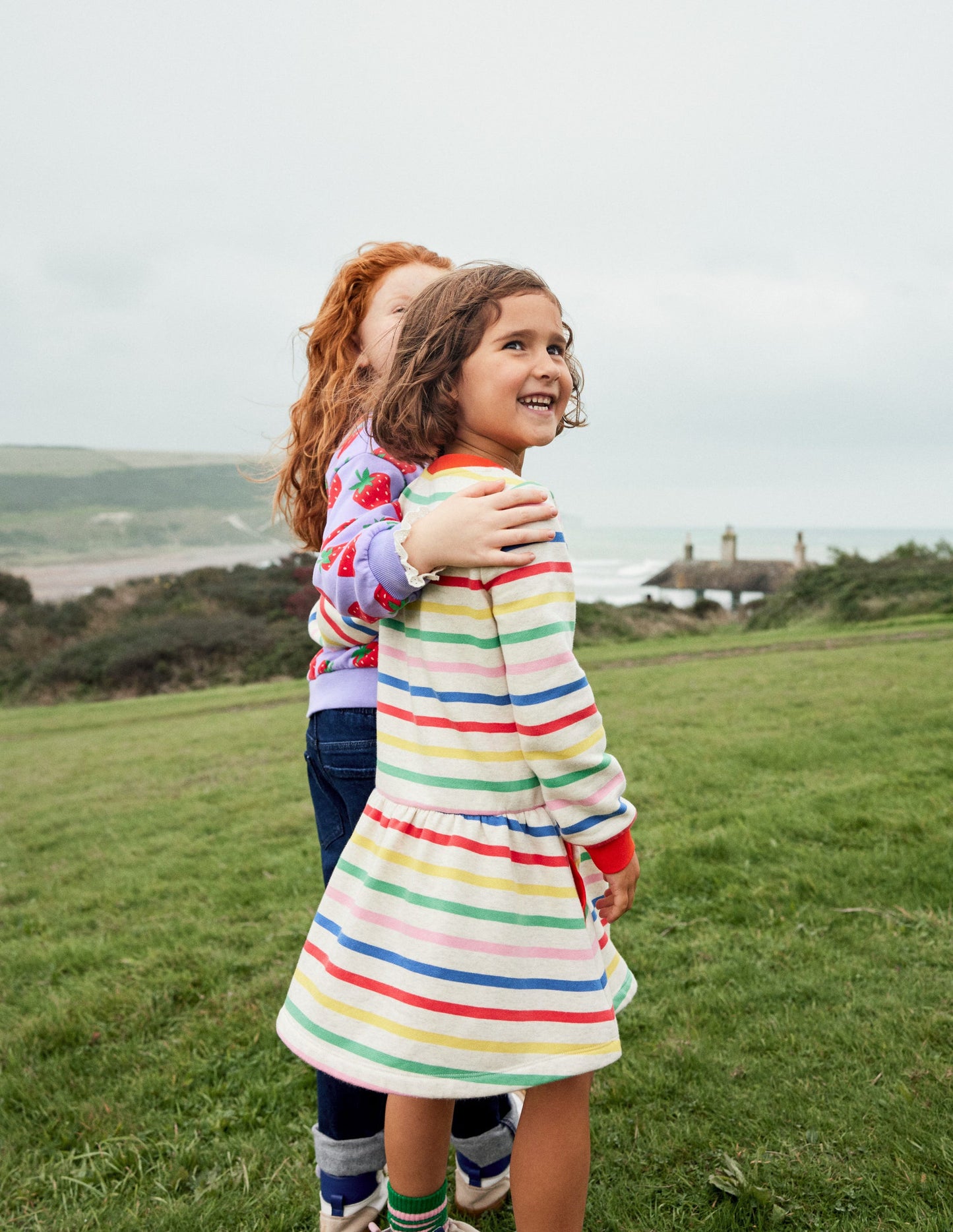 Gemütliches Sweatshirt-Kleid mit Muster-Bunt Gestreift