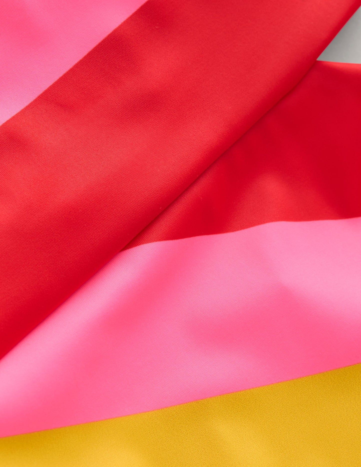 Badeanzug mit Cut-out-Festivalrosa Regenbogen