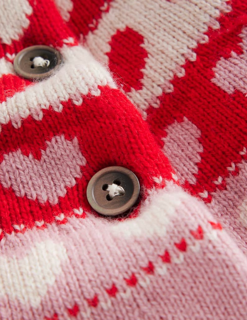 Edie Fair-Isle-Strickjacke-Mandelrosa Herzen