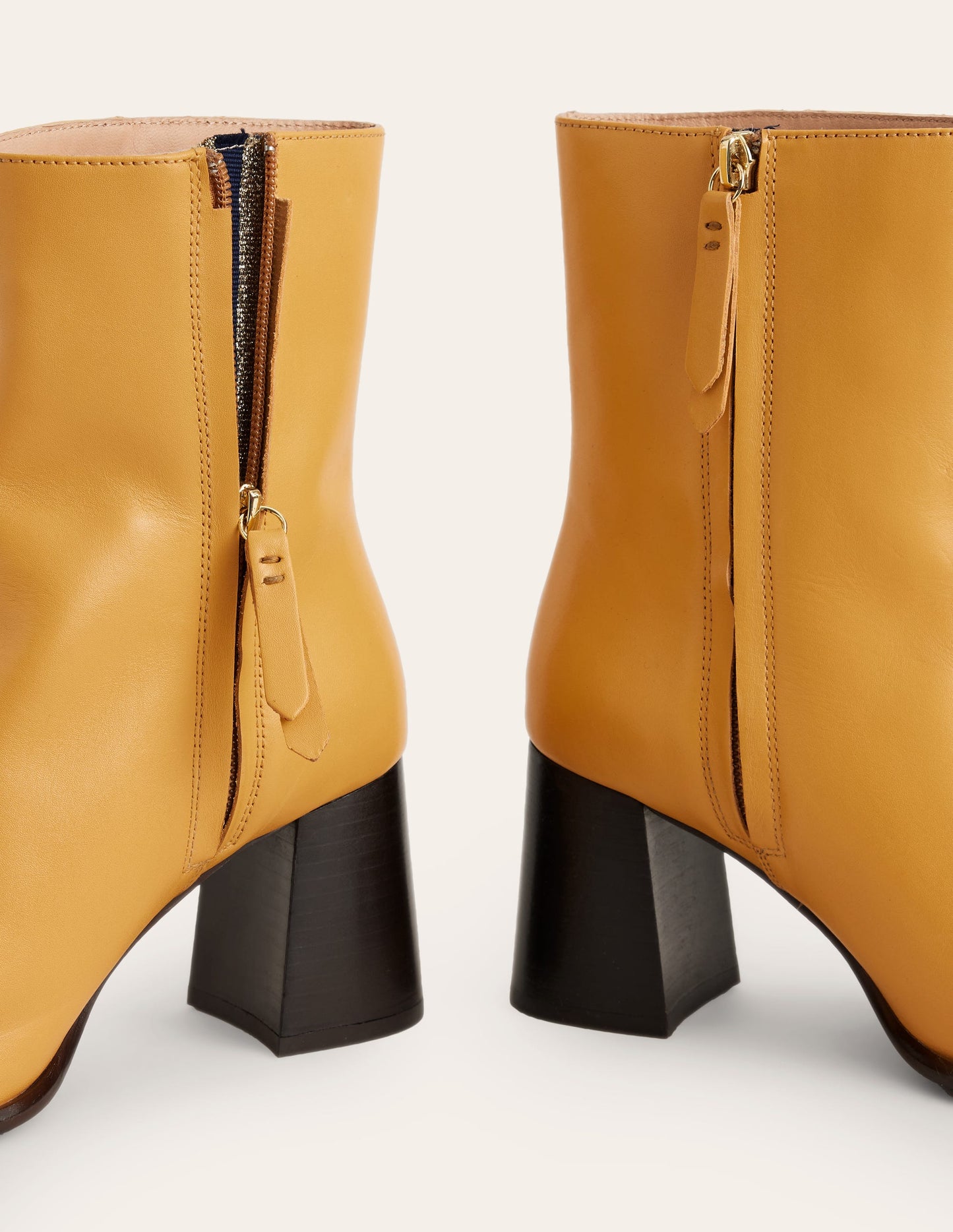 Bottes mi-hautes à talons en cuir-Gelb