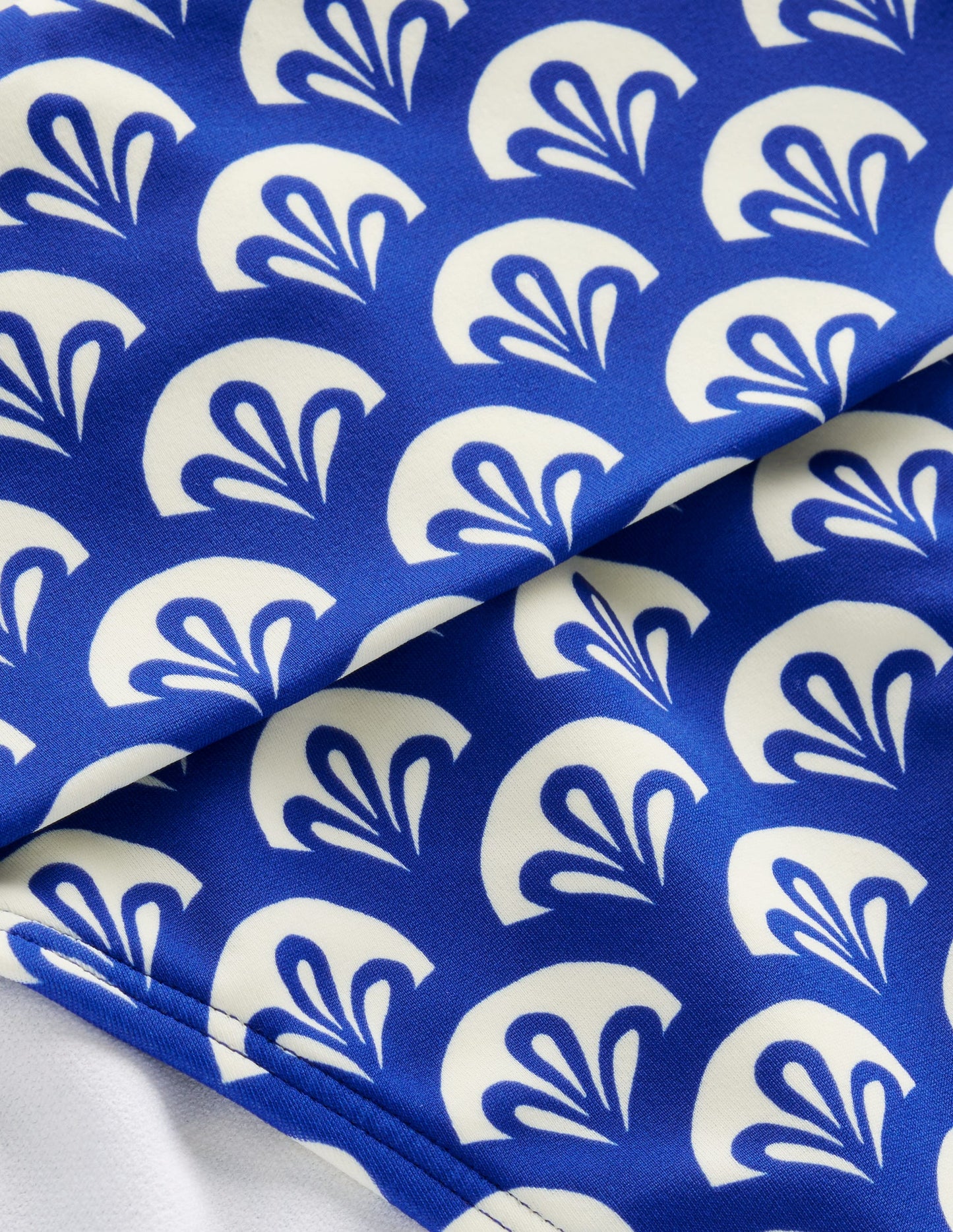 Klassische Bikinihose mit umgeschlagenem Bund-Surf The Web, Laub Geo