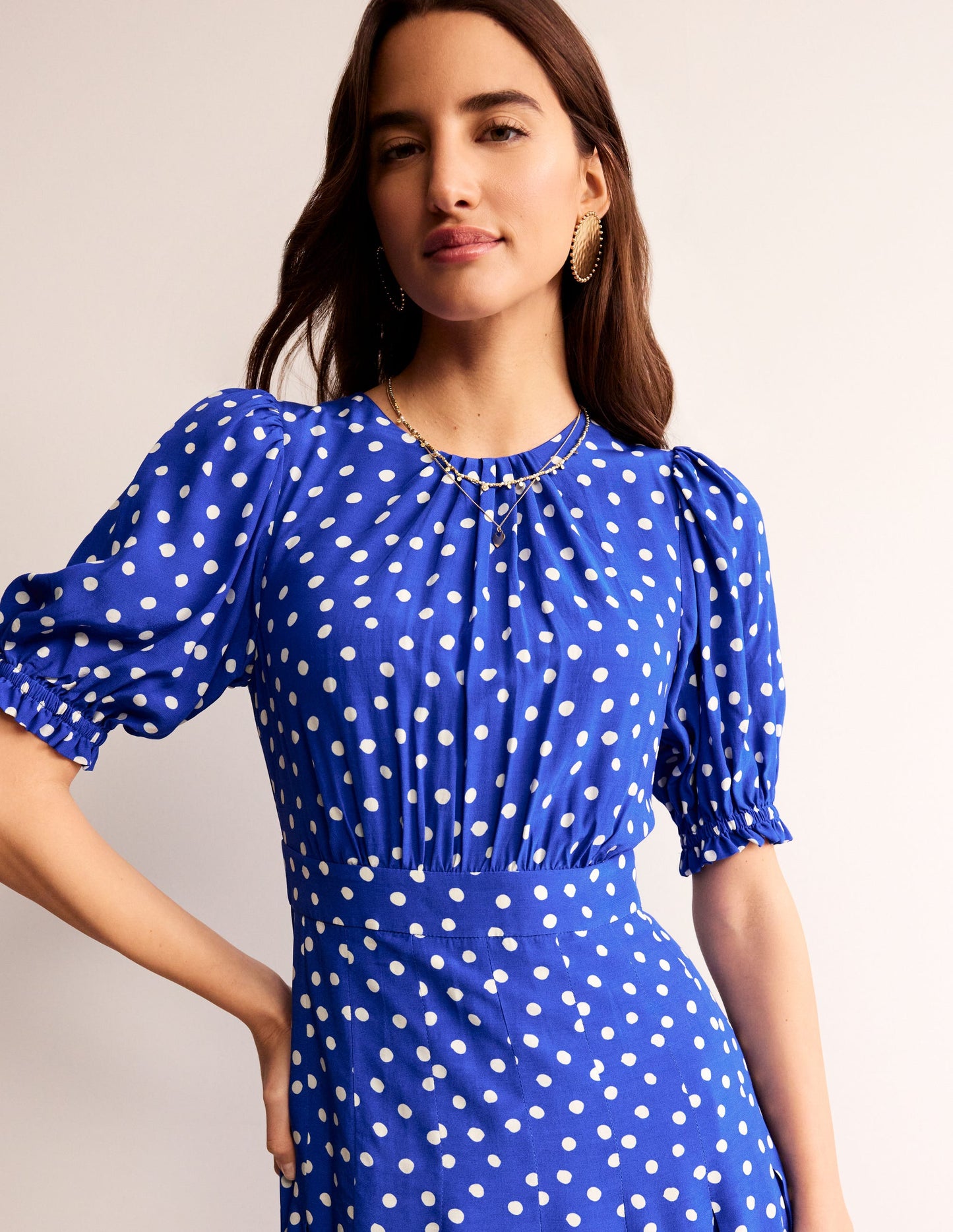 Robe midi Liv plissée-Bleu connecté, pois abstraits