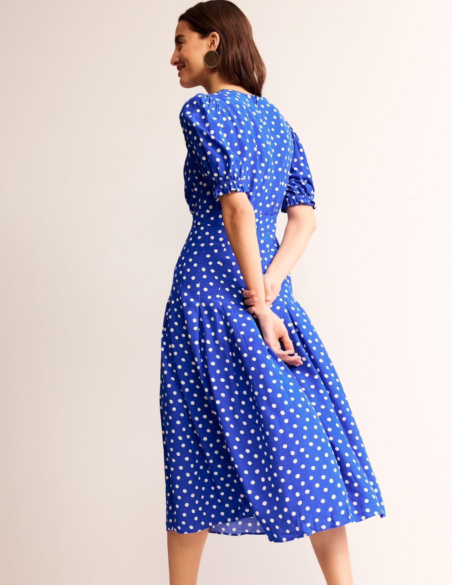 Robe midi Liv plissée-Bleu connecté, pois abstraits