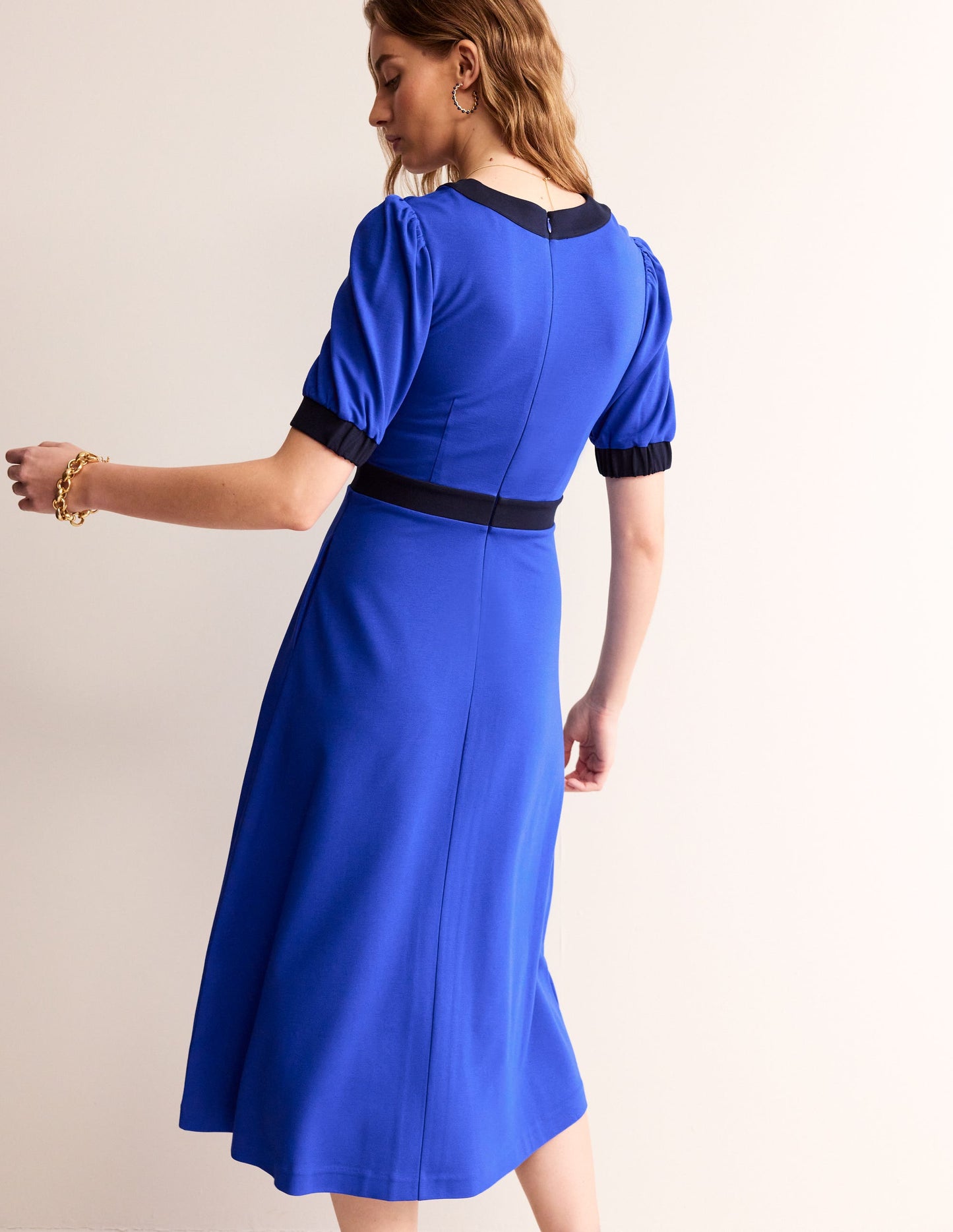 Petra Ponte-Kleid mit Puffärmeln-Surf the Web