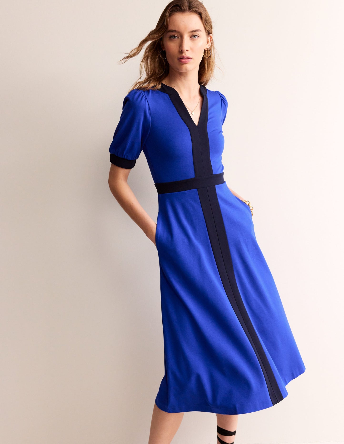 Petra Ponte-Kleid mit Puffärmeln-Surf the Web