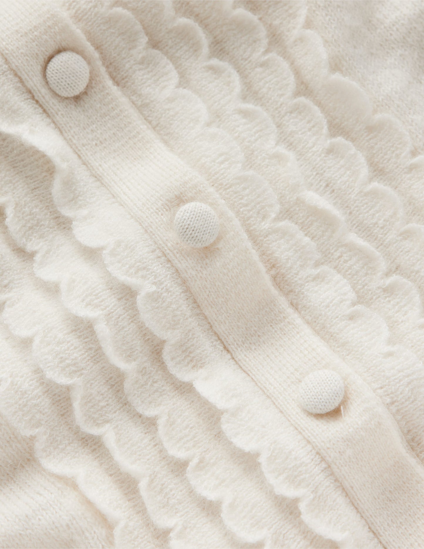 Strickjacke mit Muschelsaum an den Ärmeln-Warmes Naturweiß