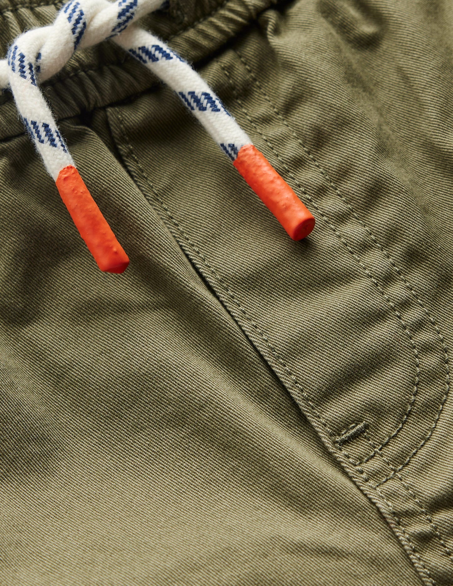 Schmal geschnittene Hose zum Hineinschlüpfen-Waldgrün