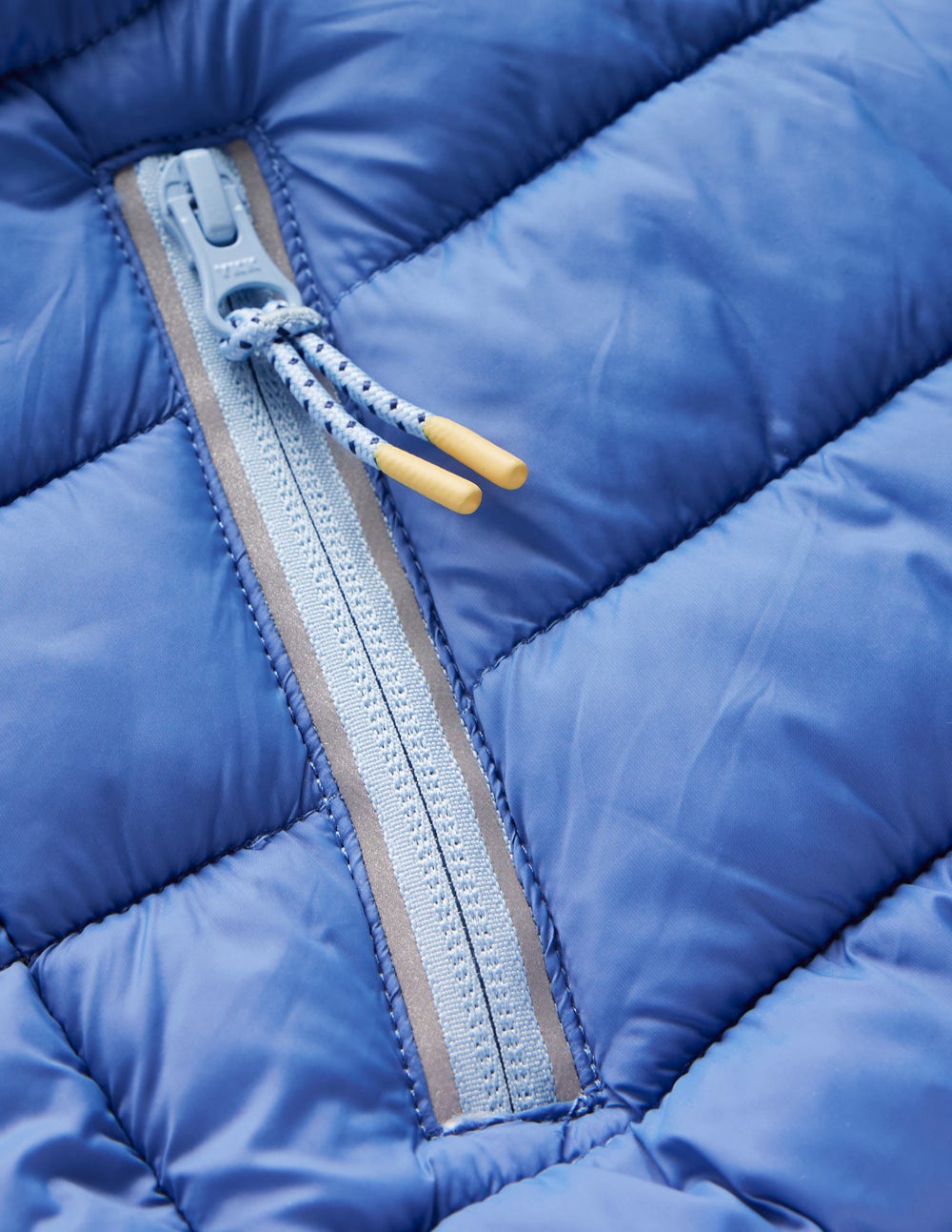Bequem verstaubare, wattierte Jacke-Flussblau