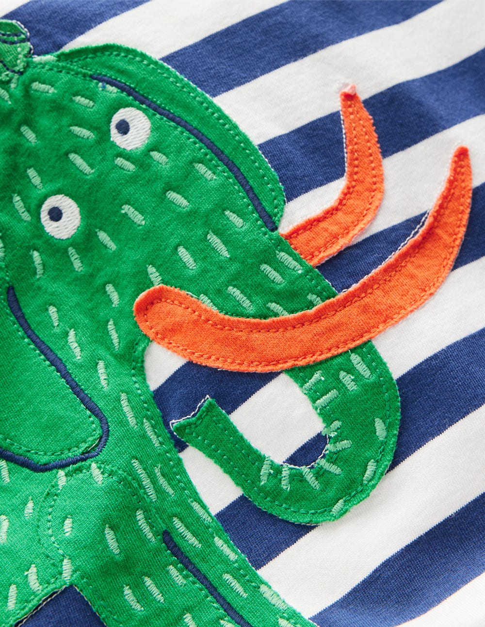 T-Shirt mit Applikation-Prähistorische Tiere Applikation