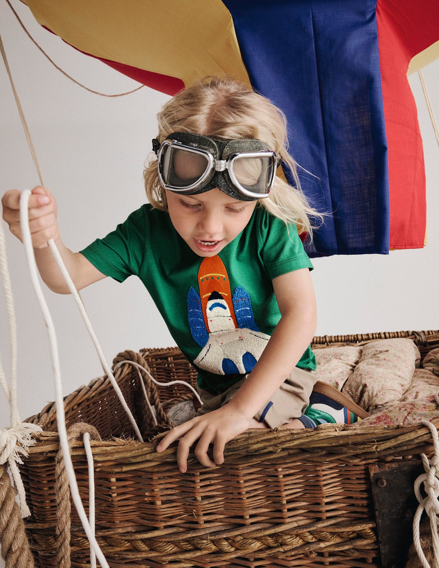 Bouclé-T-Shirt-Schattiges Grün Rakete