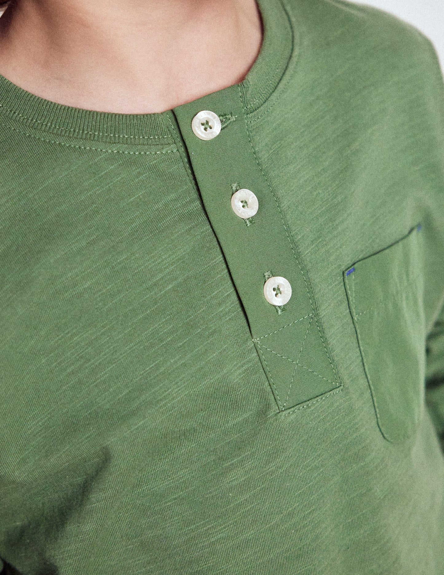 Henley-T-Shirt für den Alltag-Krötengrün