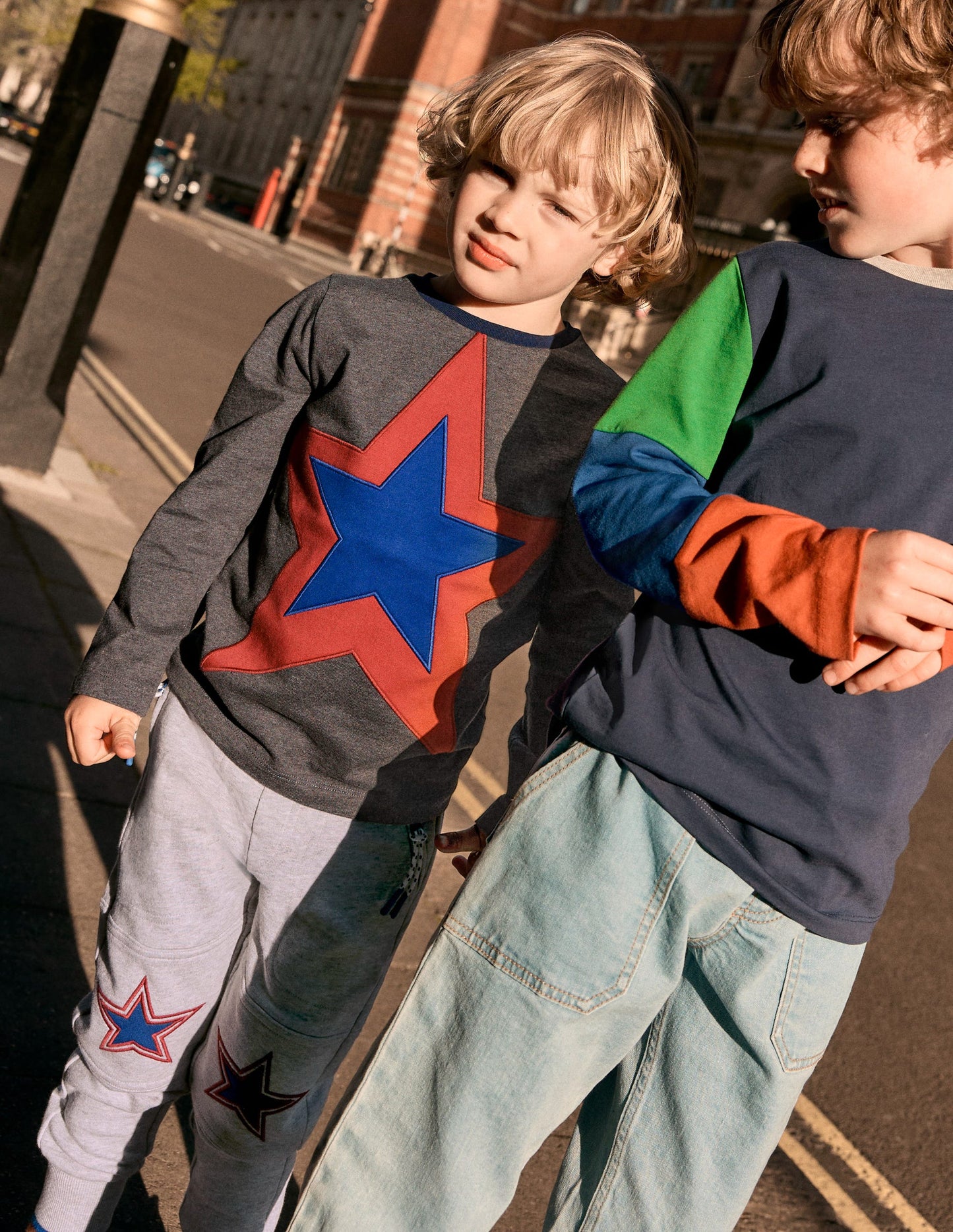 T-Shirt mit Stern-Applikation-Blaugrau Meliert mit Sternen