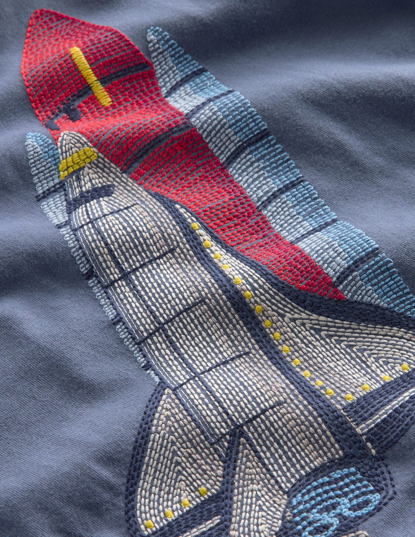 Im Dunkeln leuchtendes T-Shirt mit Superstitch-Roboterblau, Rakete