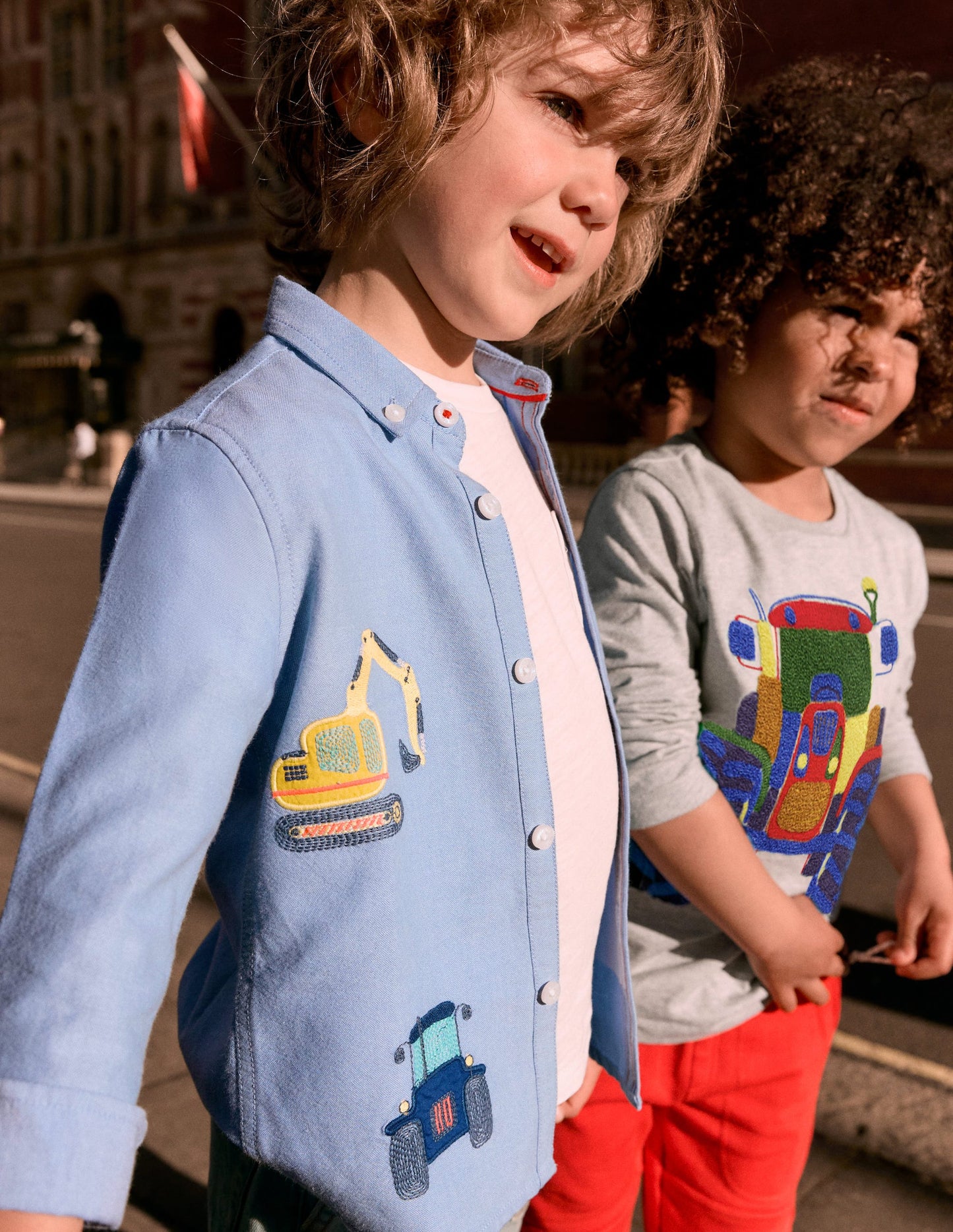 Besticktes Hemd-Fahrzeuge