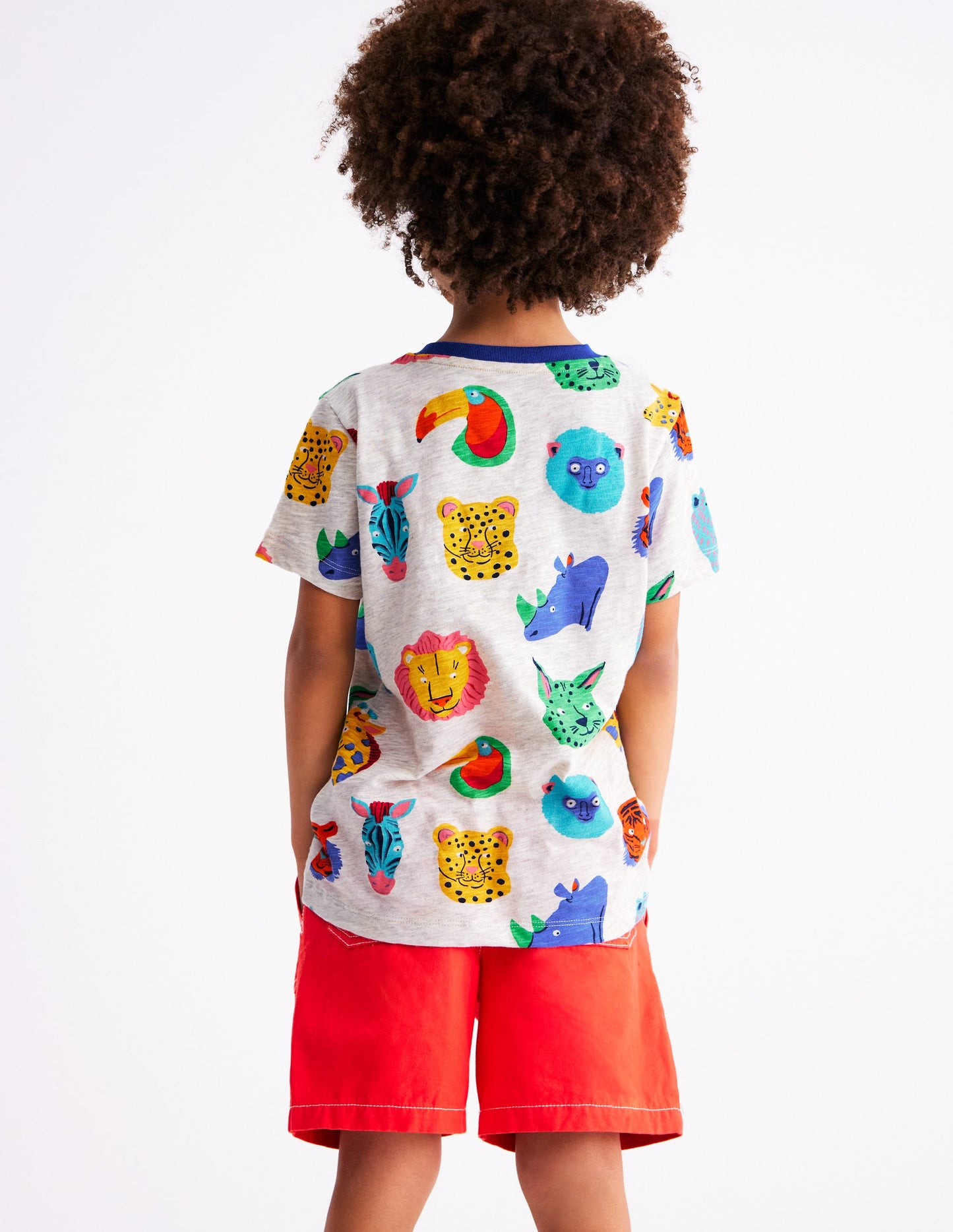 T-Shirt mit durchgehendem Muster-Kokosnussmilch Dschungel