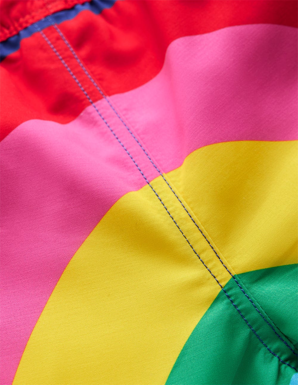 Badeshorts-Regenbogen