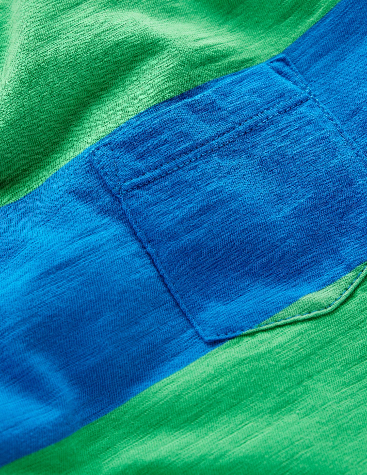 T-Shirt für den Alltag-Setzlingsgrün/Eisvogelblau