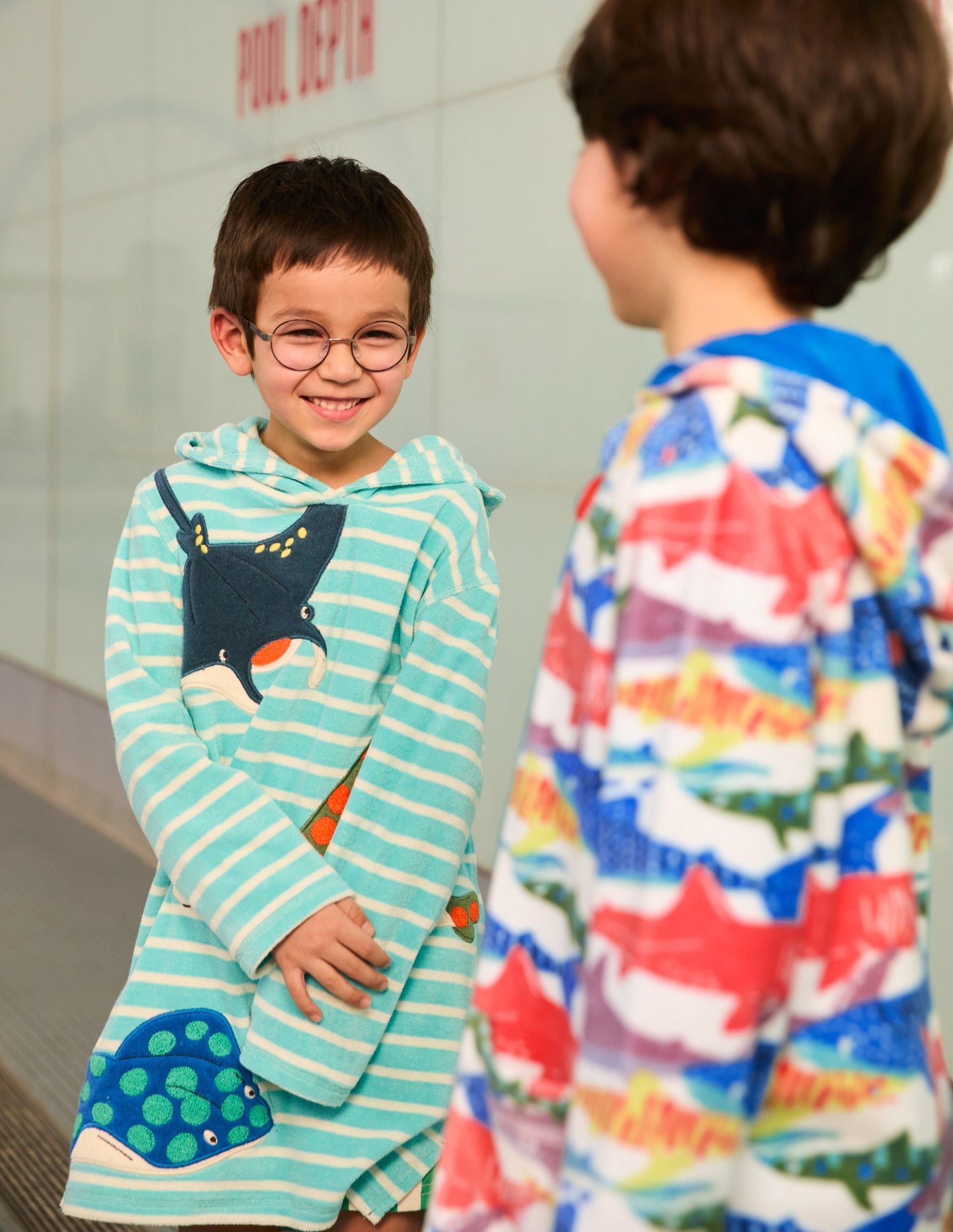 Frottee-Badeponcho mit Applikation-Karibikblau Stachelrochen