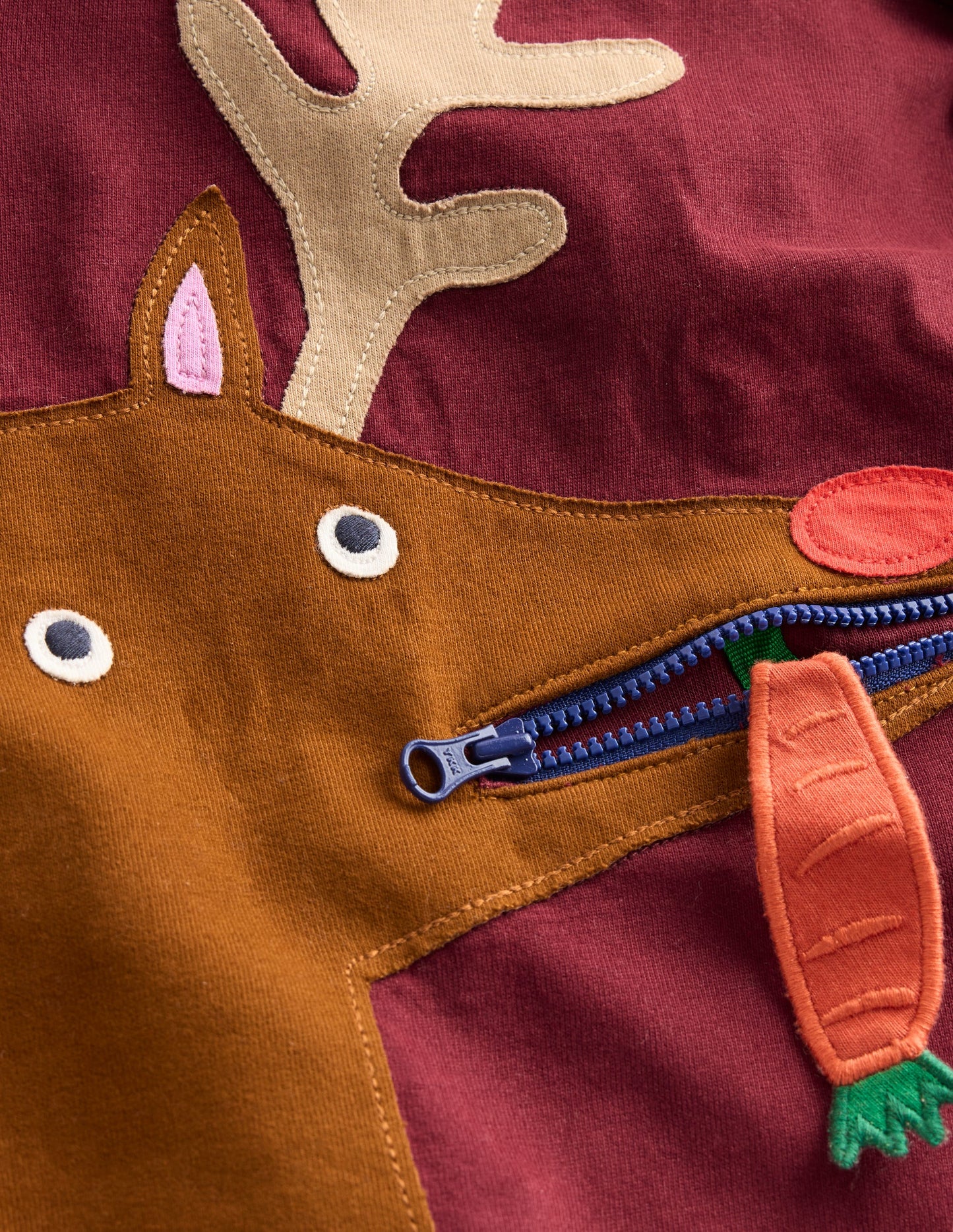 Langarmshirt mit Applikation und Reißverschlussdetail-Portwein Rentier