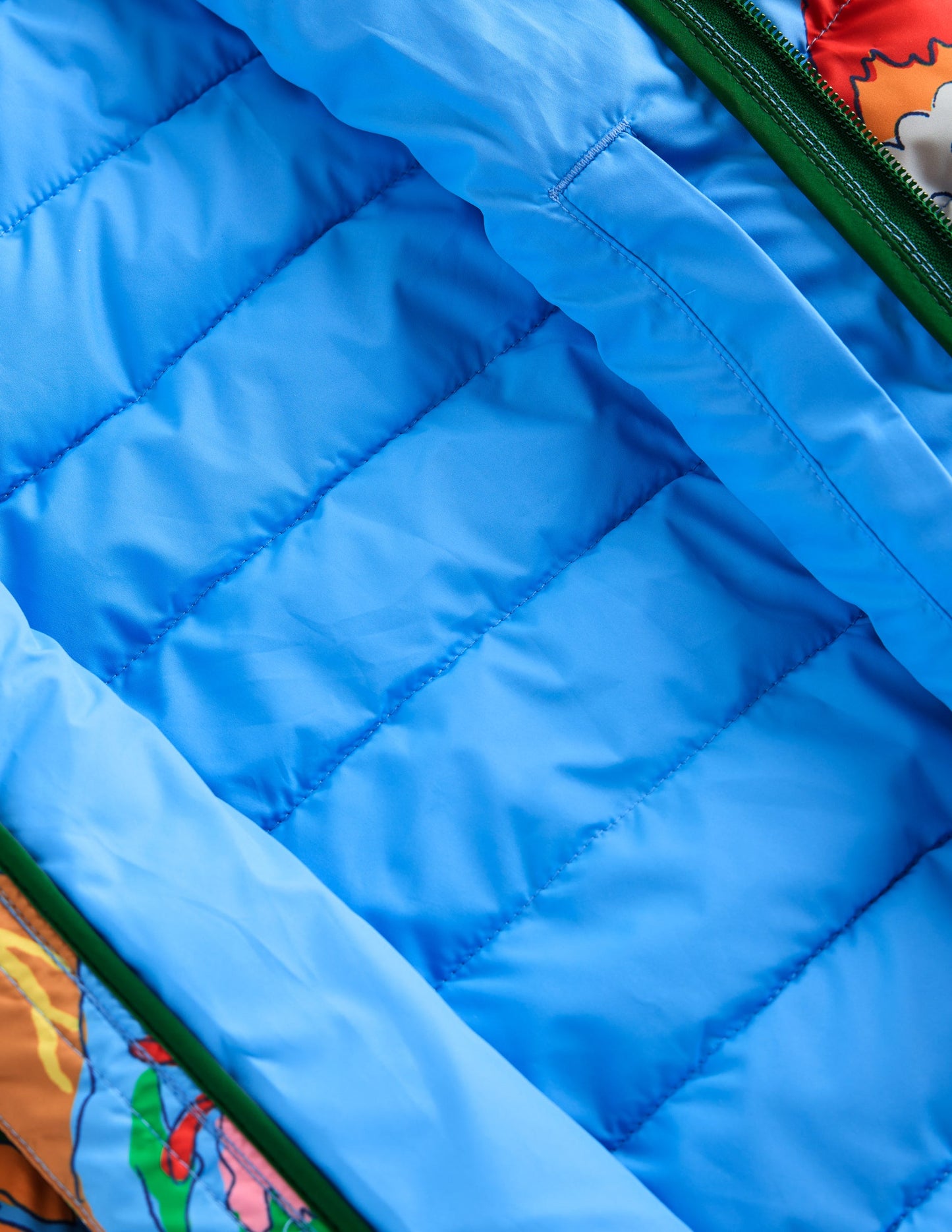 Bequem verstaubare, wattierte Jacke-Bunt Vulkane