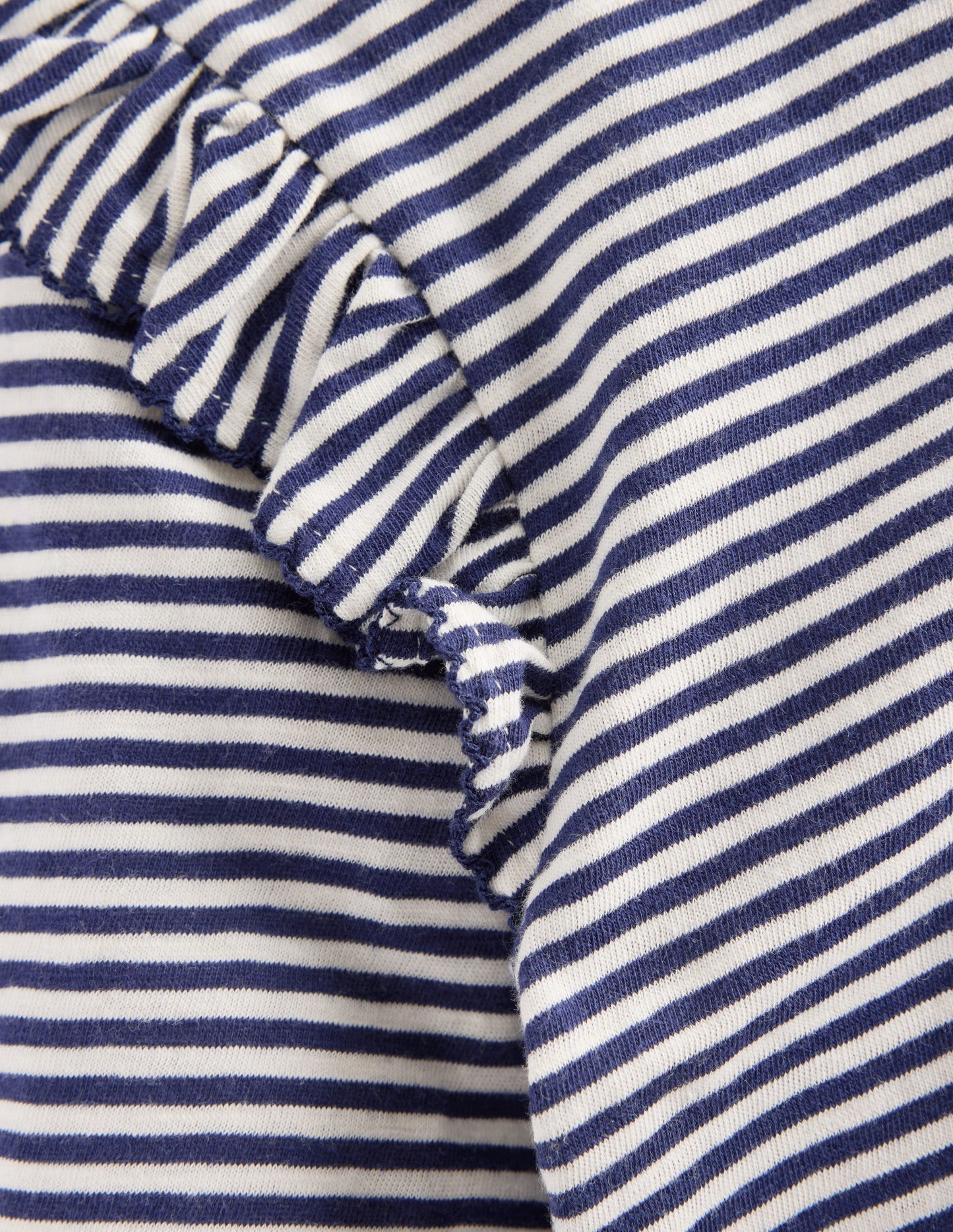 Oberteil aus Flammgarn mit Rüschenärmeln-Sanftes Naturweiß/Schuluniform-Marineblau
