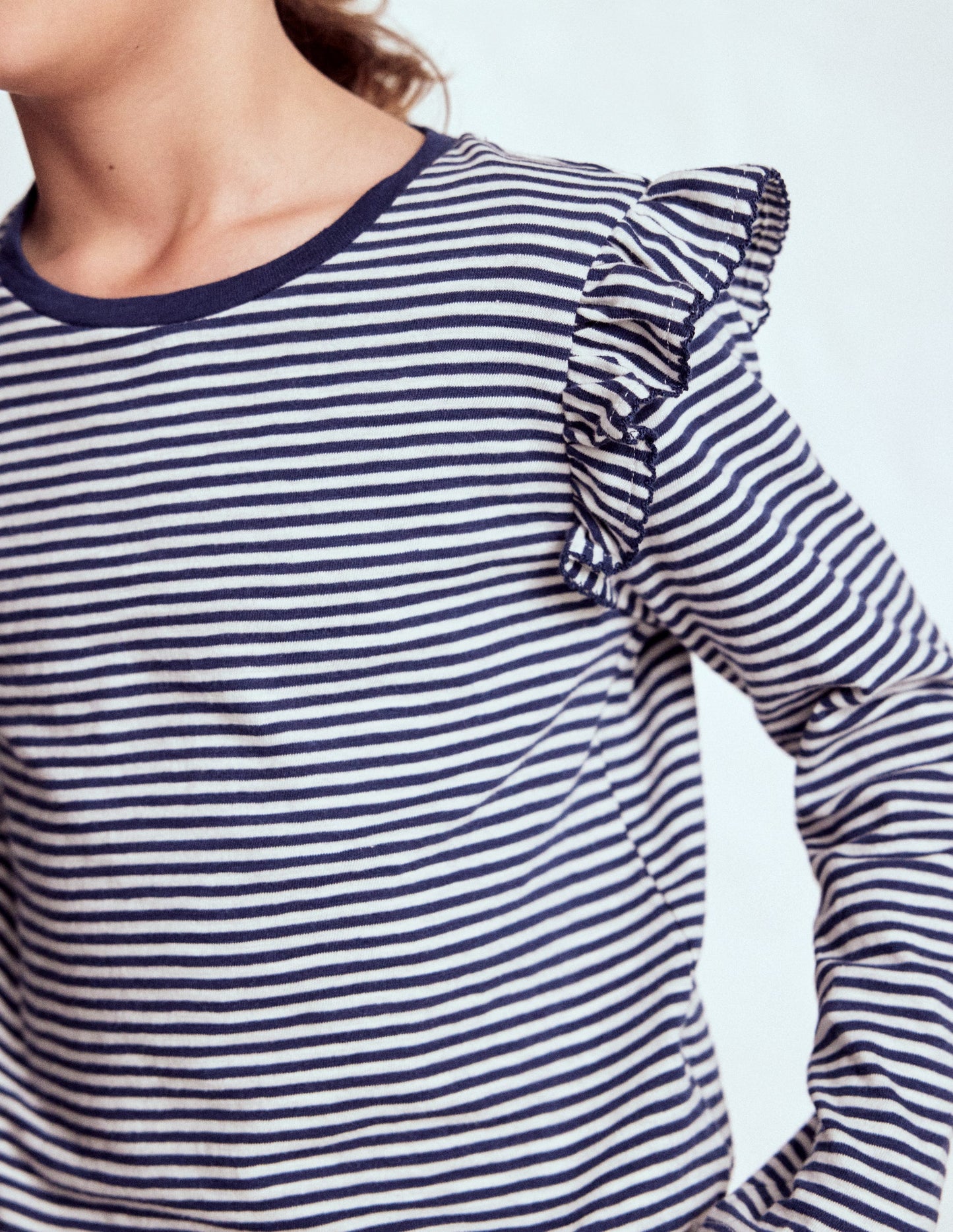 Oberteil aus Flammgarn mit Rüschenärmeln-Sanftes Naturweiß/Schuluniform-Marineblau