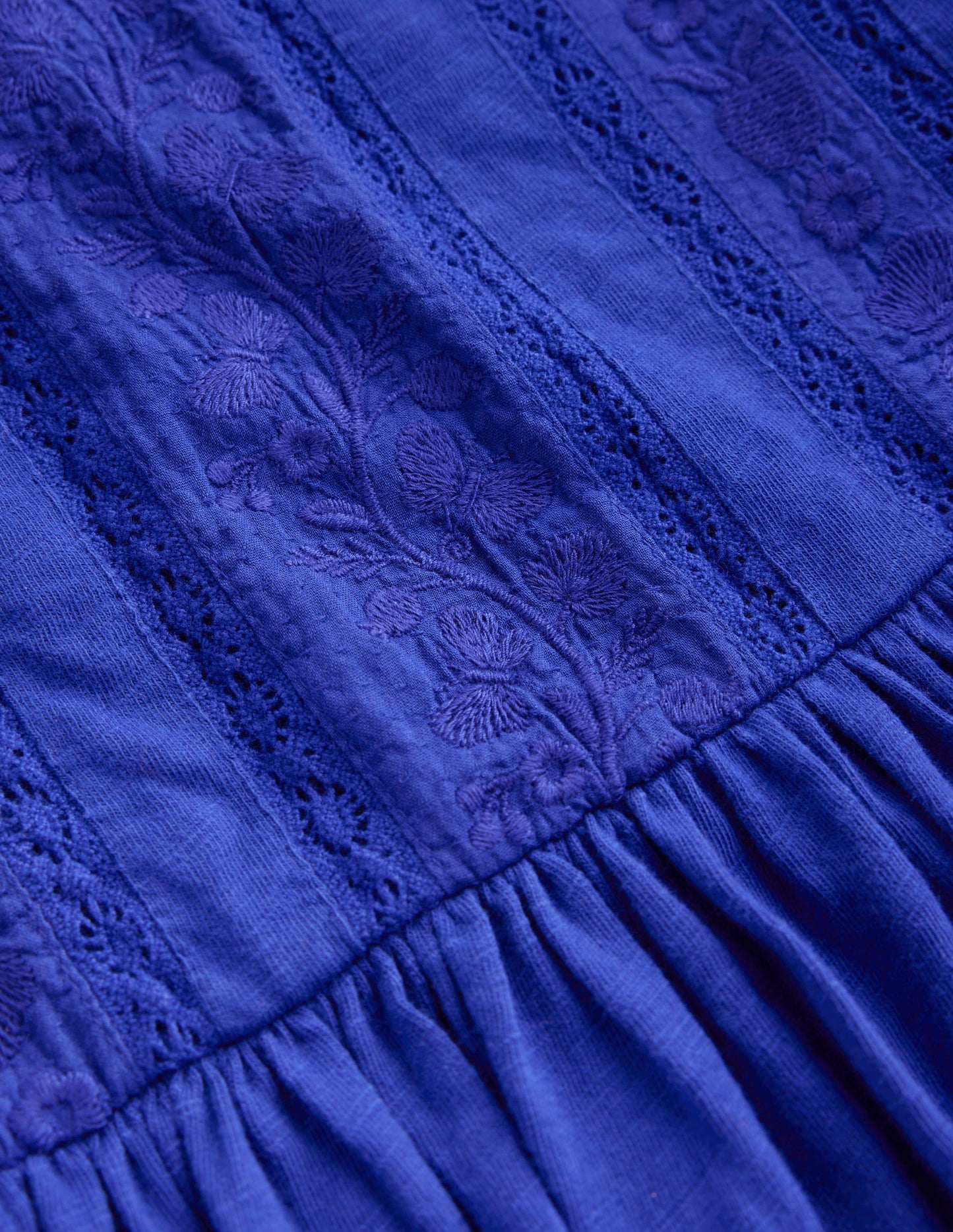 Jerseykleid mit Spitzenbesatz-Blauhäher