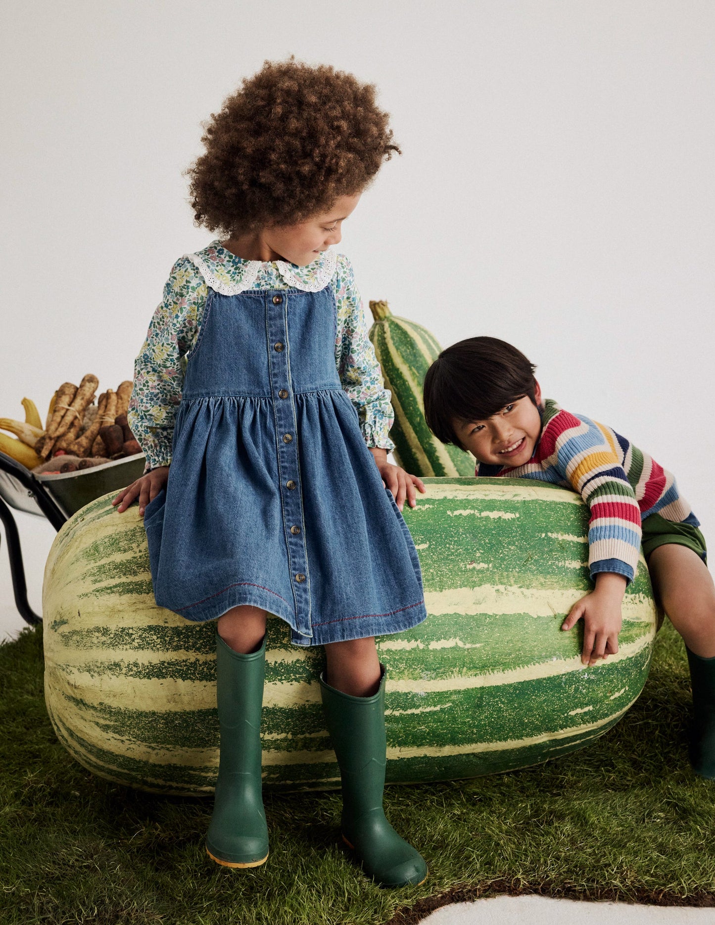 Schürzenkleid mit durchgehender Knopfleiste-Mittlere Mischung Denim