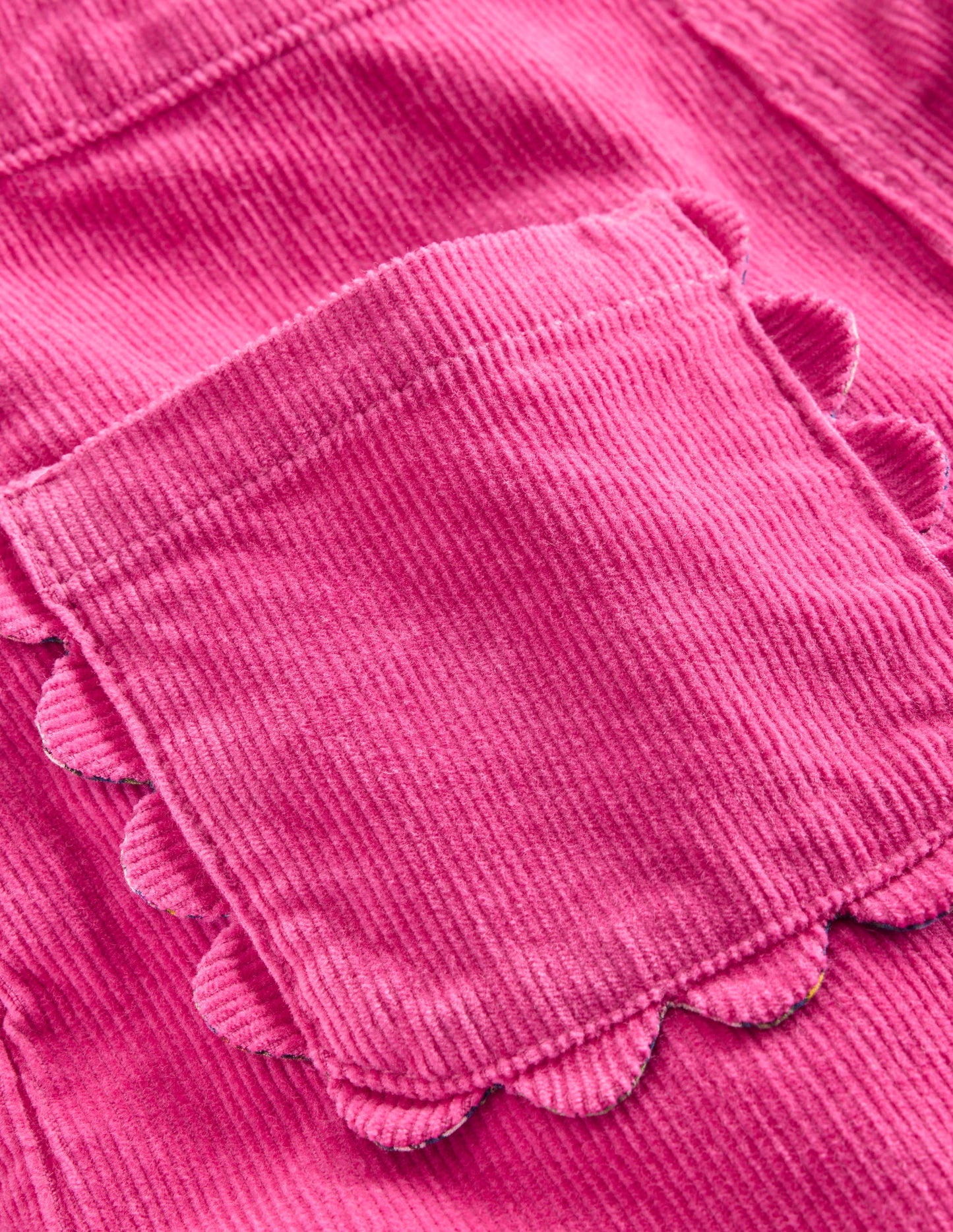 Latzhose mit Rüschen-Himbeerrosa