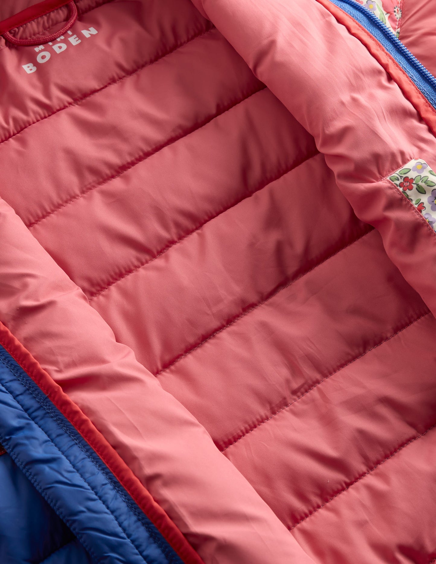 Bequem verstaubare, wattierte Jacke-Blumenmuster Blockfarben