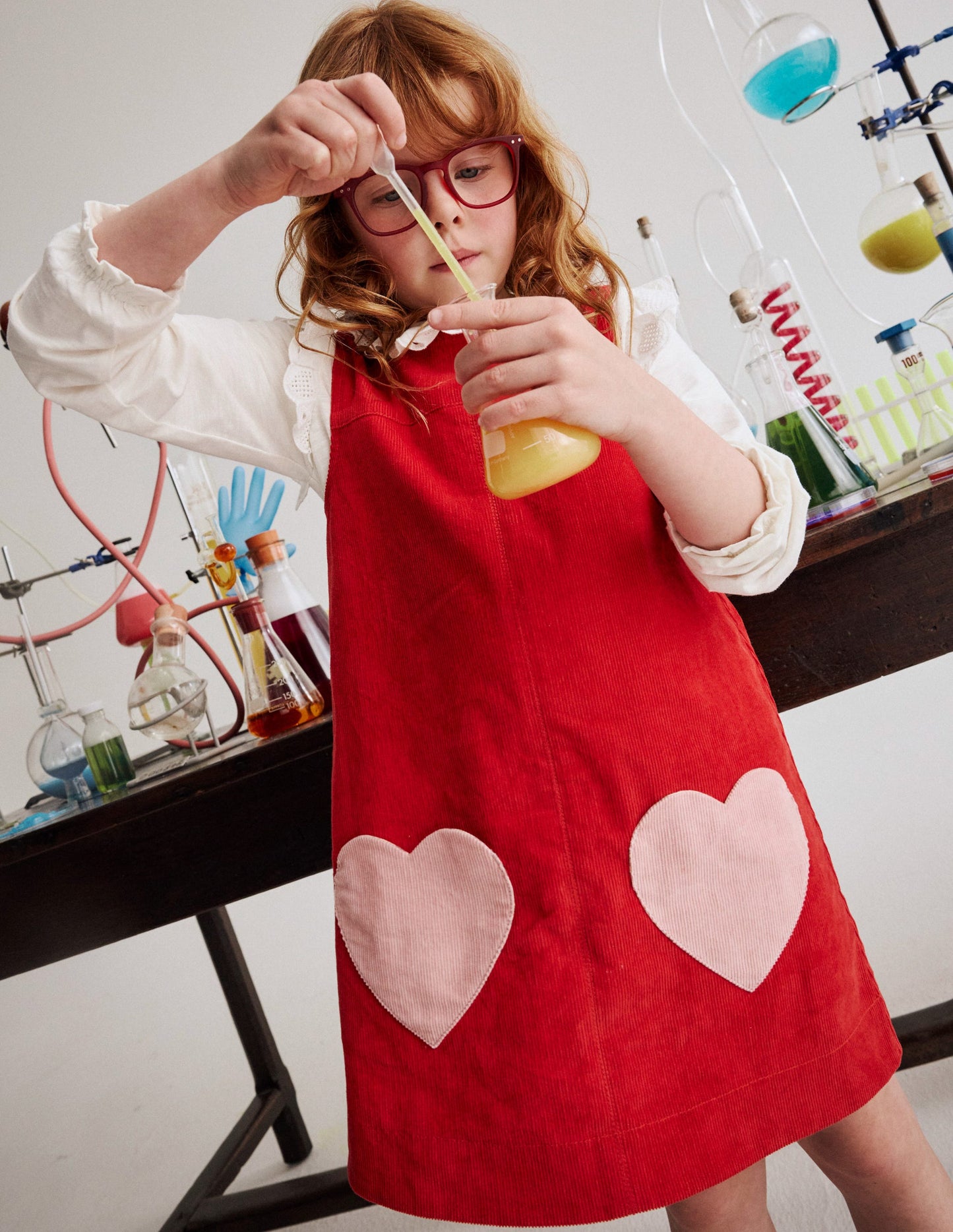 Saffy Schürzenkleid aus Cord-Mohnblumenrot