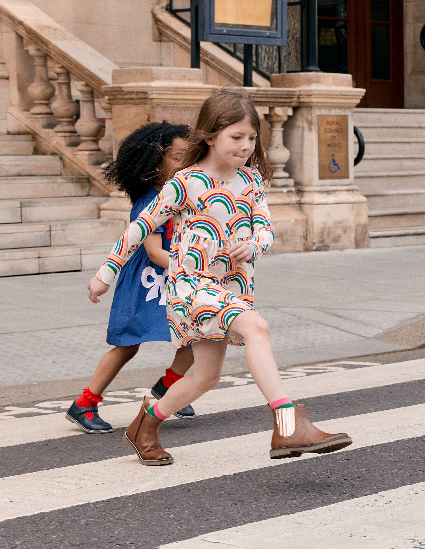 Robe en jersey fun avec poche en cœur-Cœurs arc-en-ciel avoine chiné