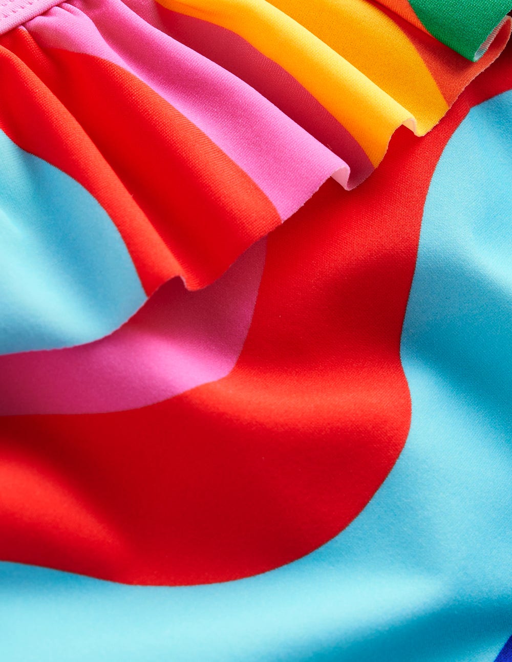 Lila Badeanzug mit einem Träger-Bunt, Regenbogen-Welle