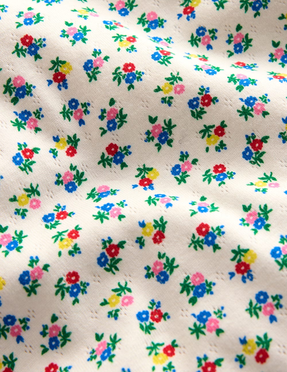 Top en pointelle à manches courtes-Motif petites fleurs ivoire doux