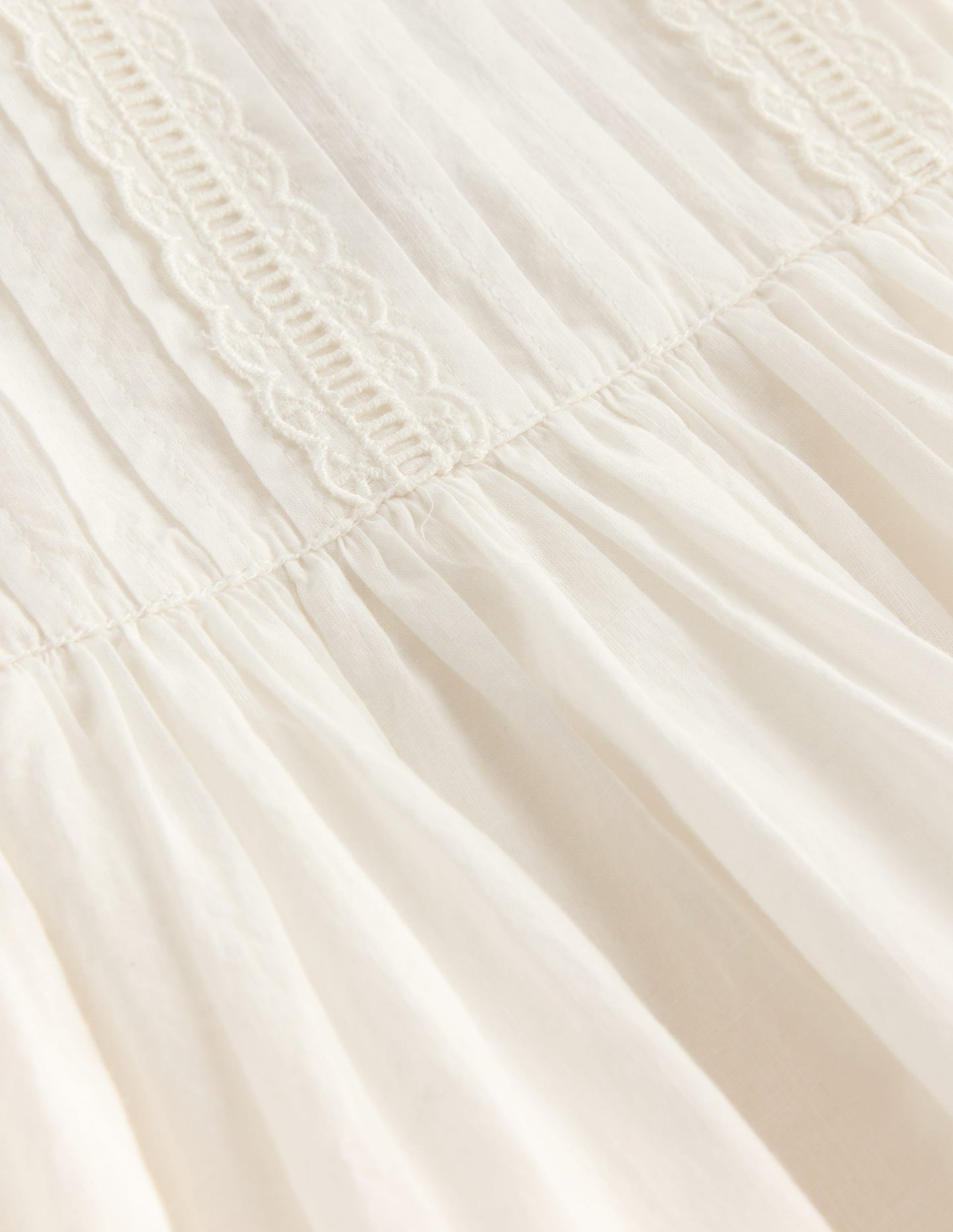 Robe à nervures et détails en dentelle-Ivoire doux