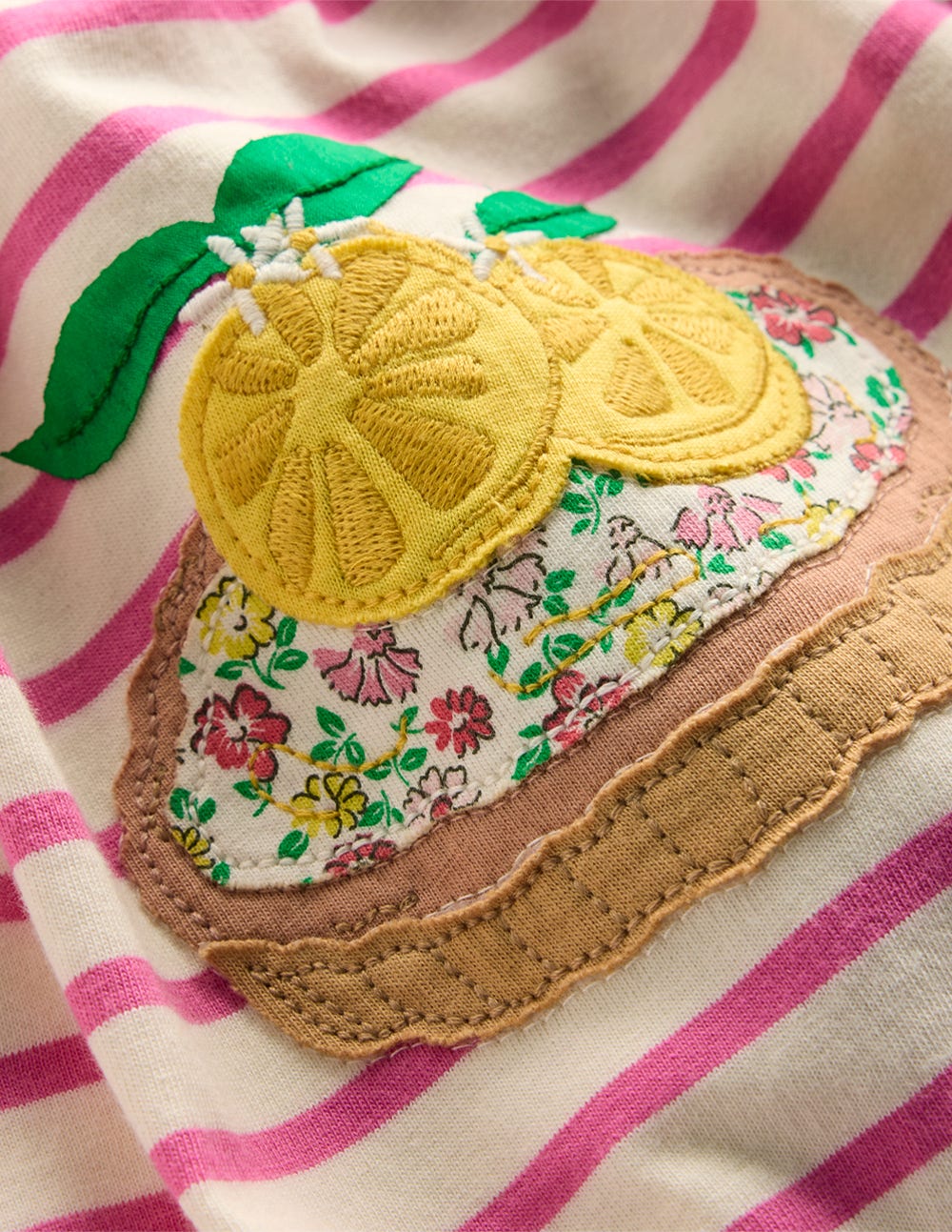 Kleid mit Flatterärmeln und Applikation-Rosa Streifen Kuchen