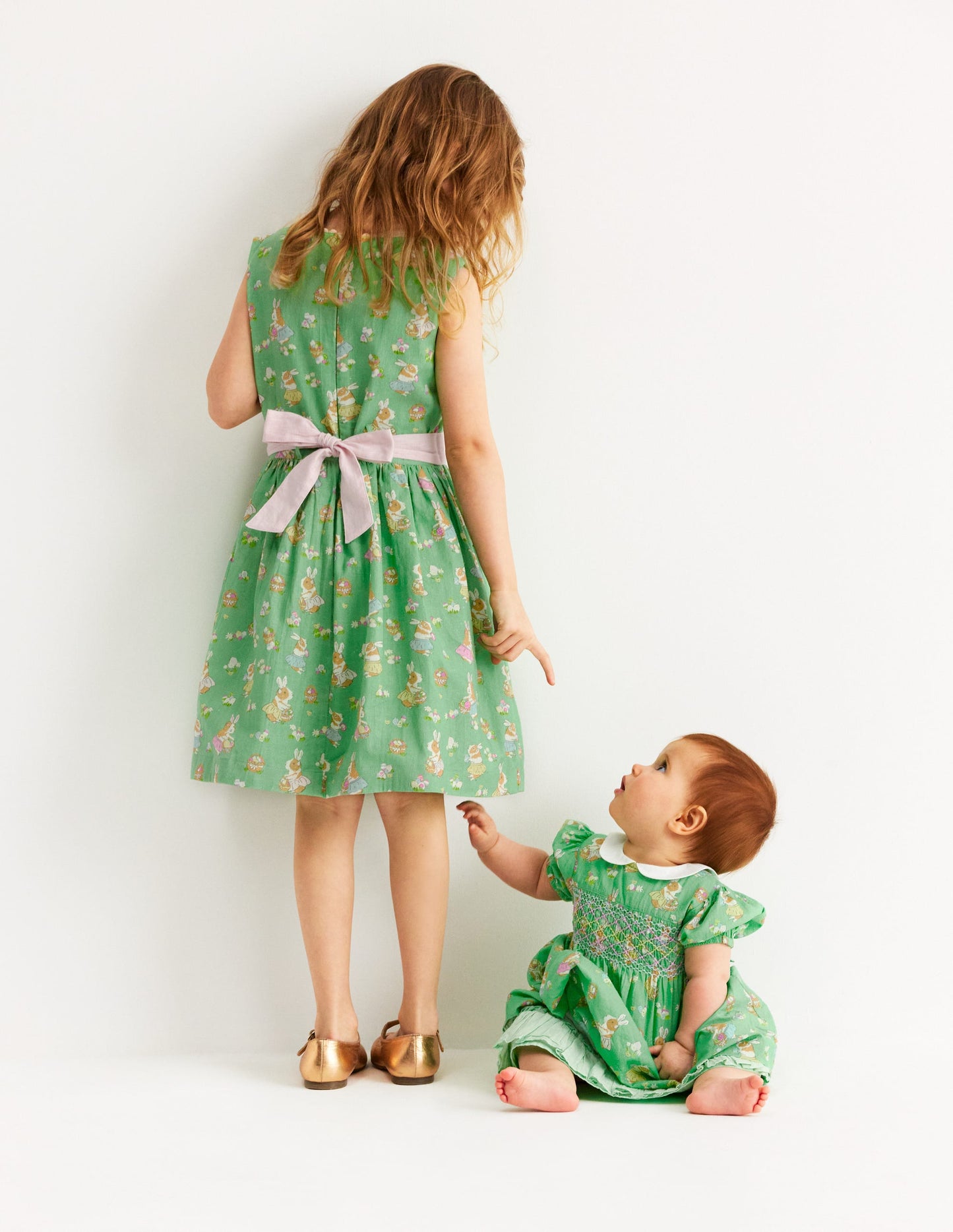 Vintage-Kleid aus Baumwolle und Leinen-Grün Ostern Meerschweinchen