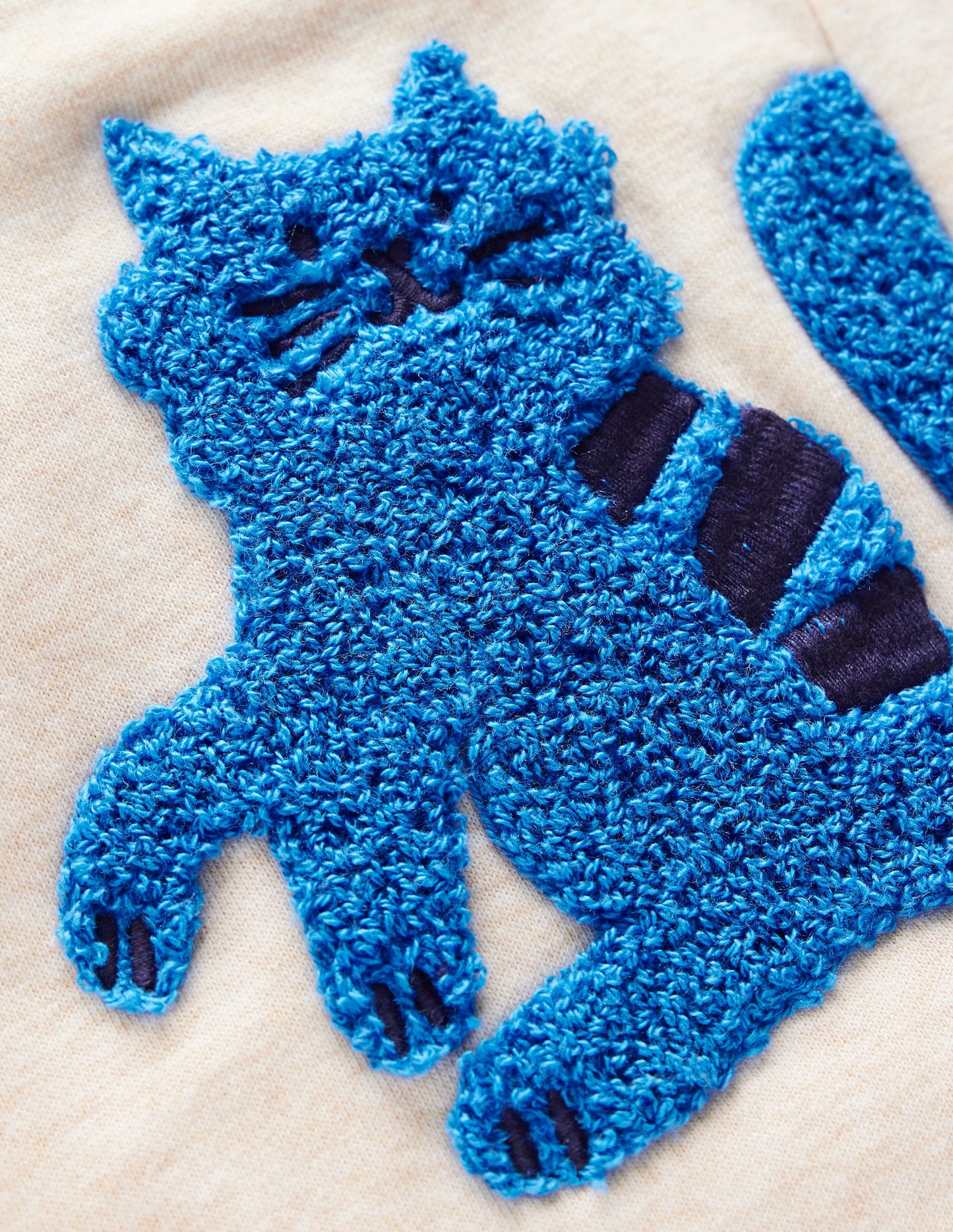 Jogginghose mit weitem Bein und Applikation-Haferbeige Meliert Haustiere