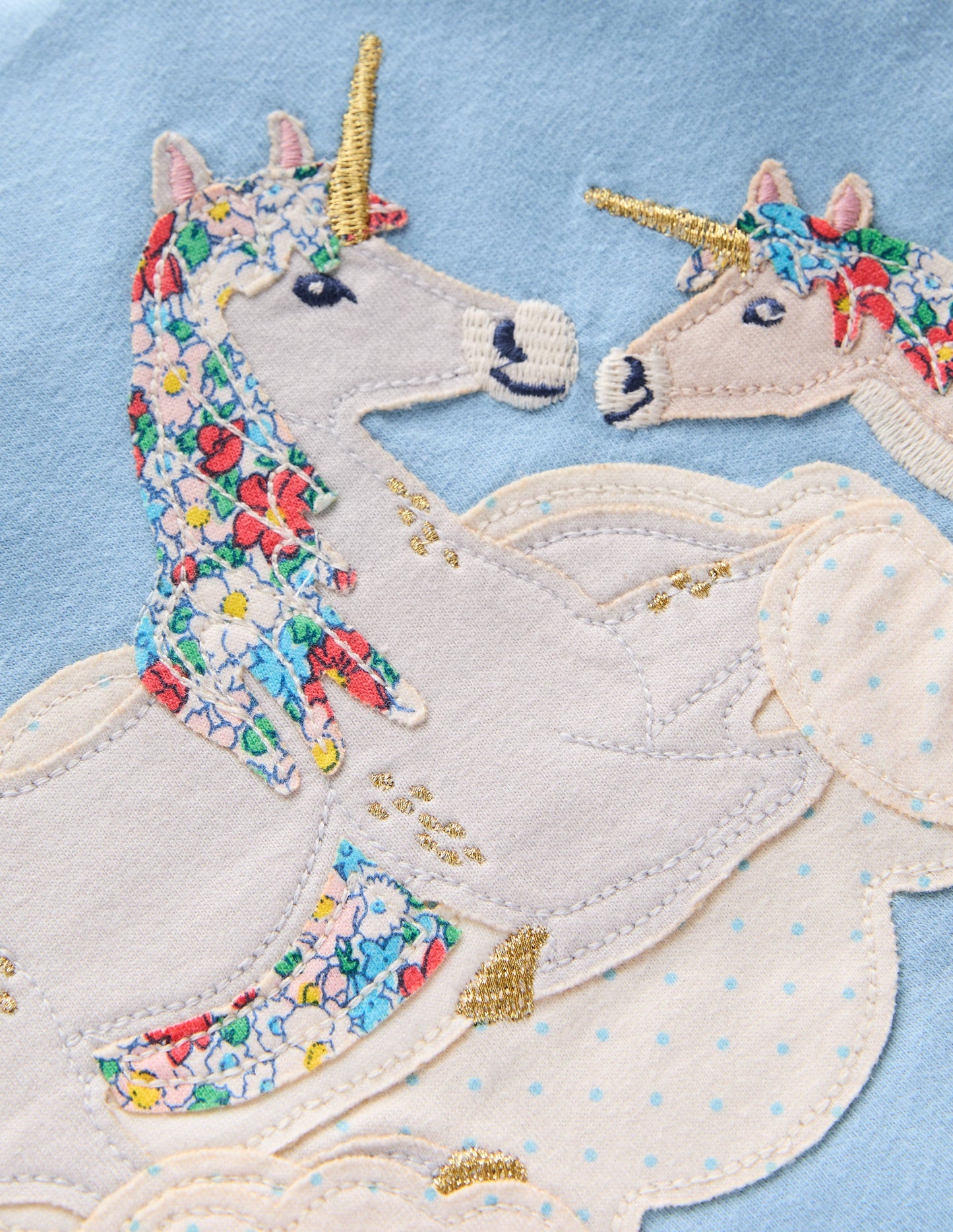 Oberteil mit Puffärmeln und Applikation-Gletscherblau Einhörner