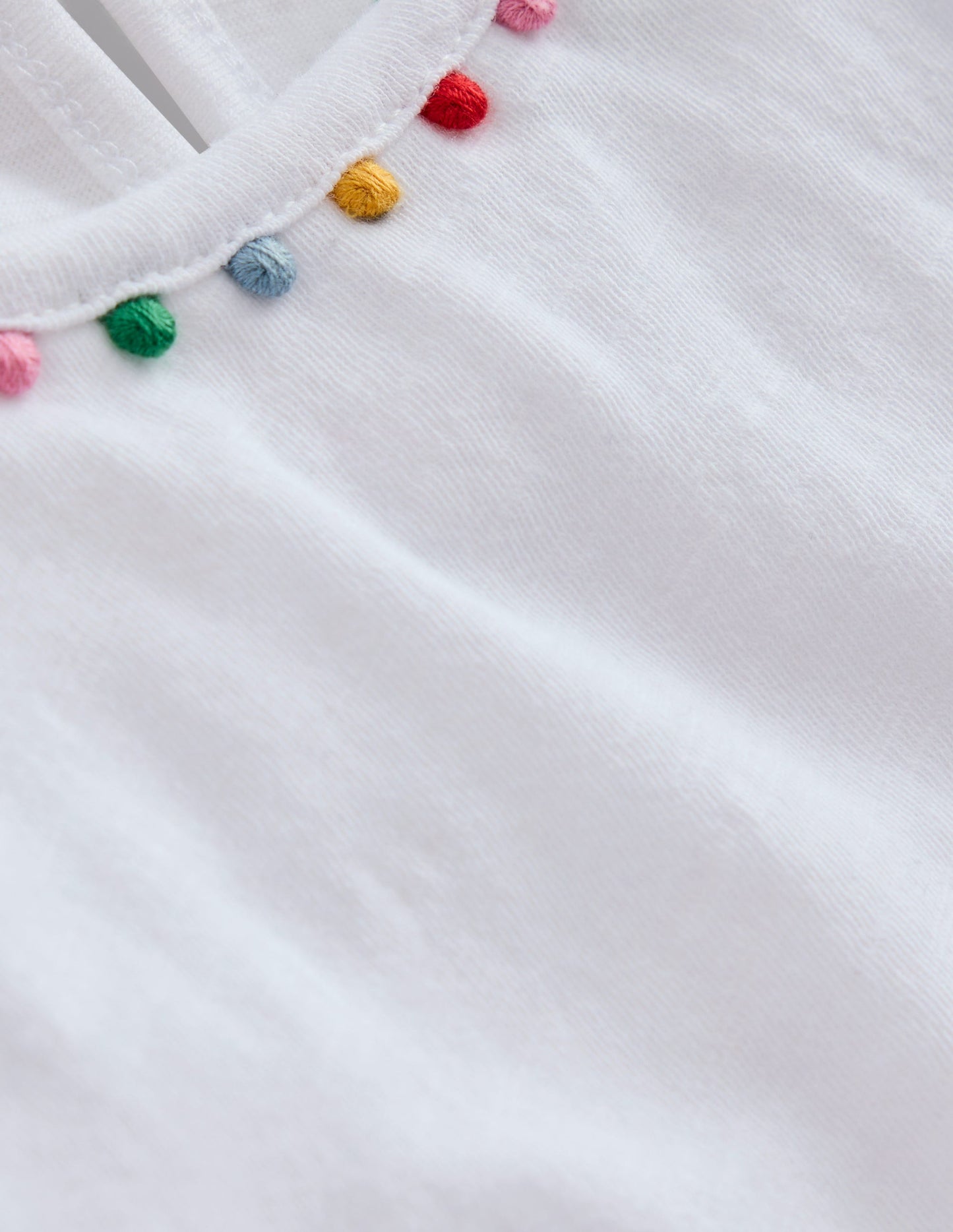 Ali T-Shirt mit Puffärmeln und Bommelbesatz-Weiß