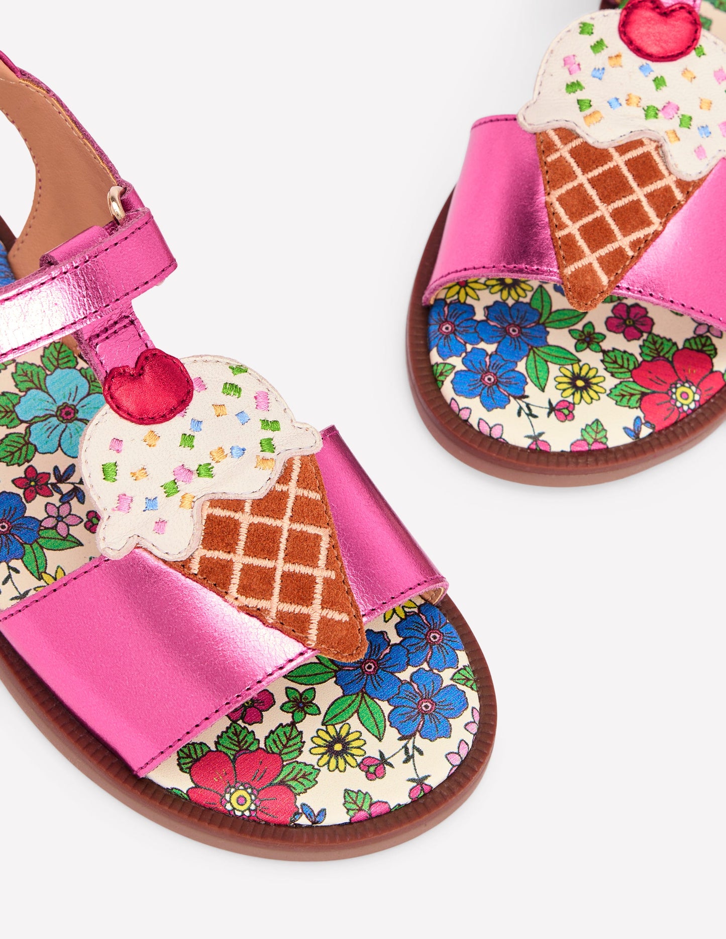 Lustige Ledersandalen-Eiscreme