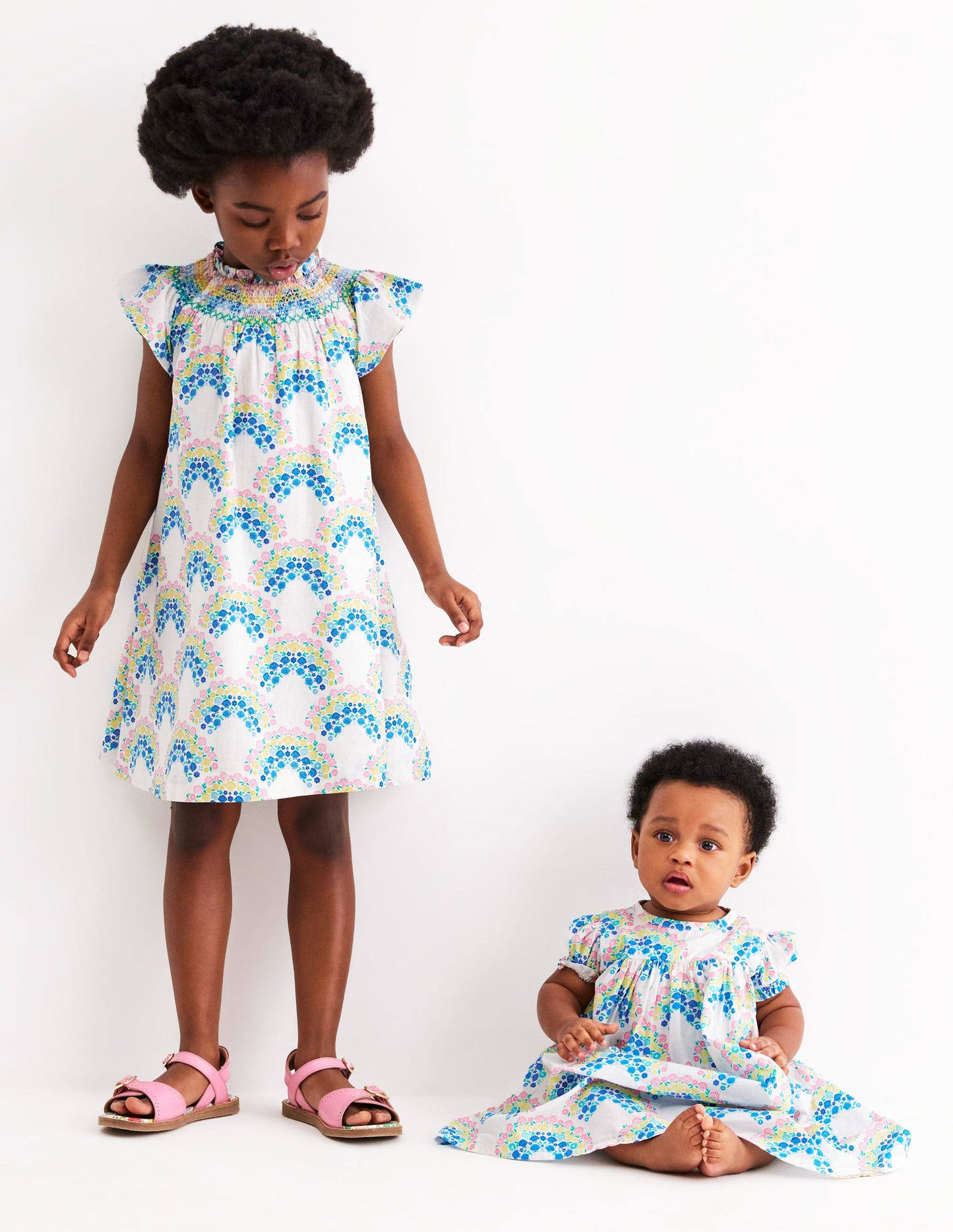 Robe de vacances smockée-Coquillages arc-en-ciel ivoire doux