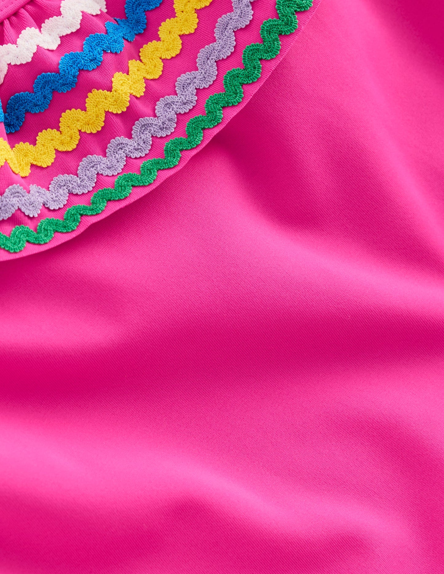 Lila Badeanzug mit einem Träger-Rosa Zackenlitze