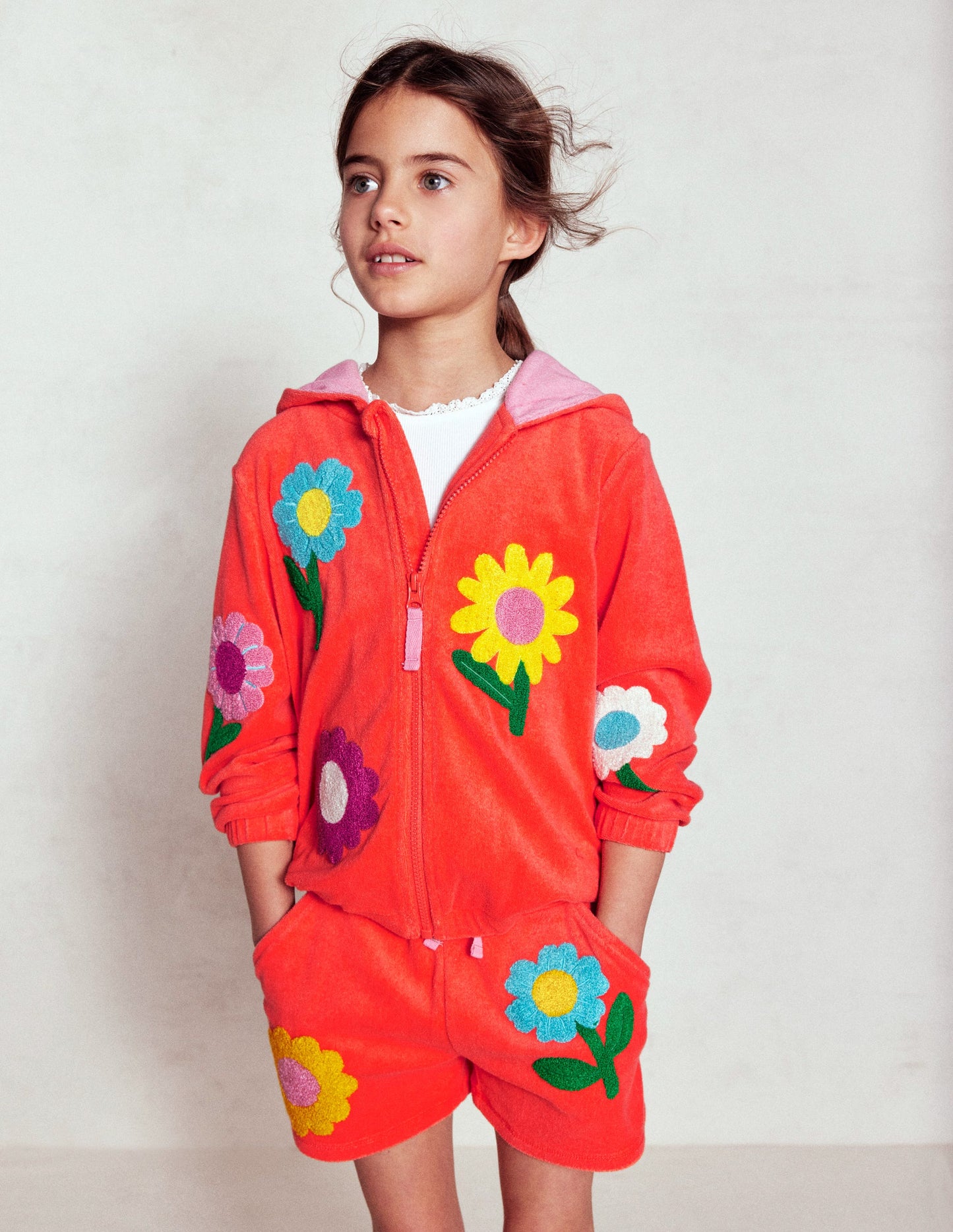 Gemusterte Frottee-Shorts-Korallenorange Blumen