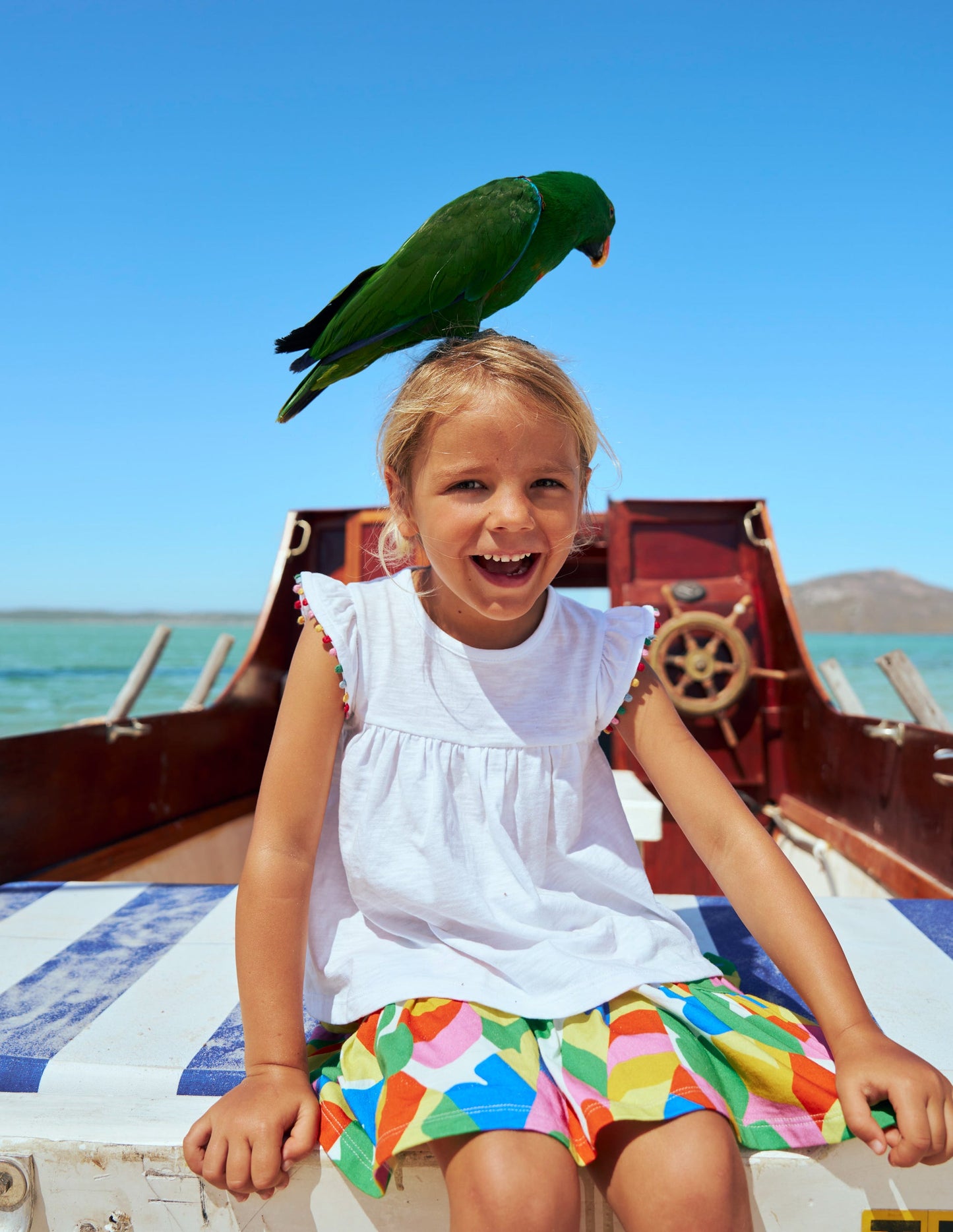 Oberteil mit Rüschenärmeln und Bommeln-Weiß