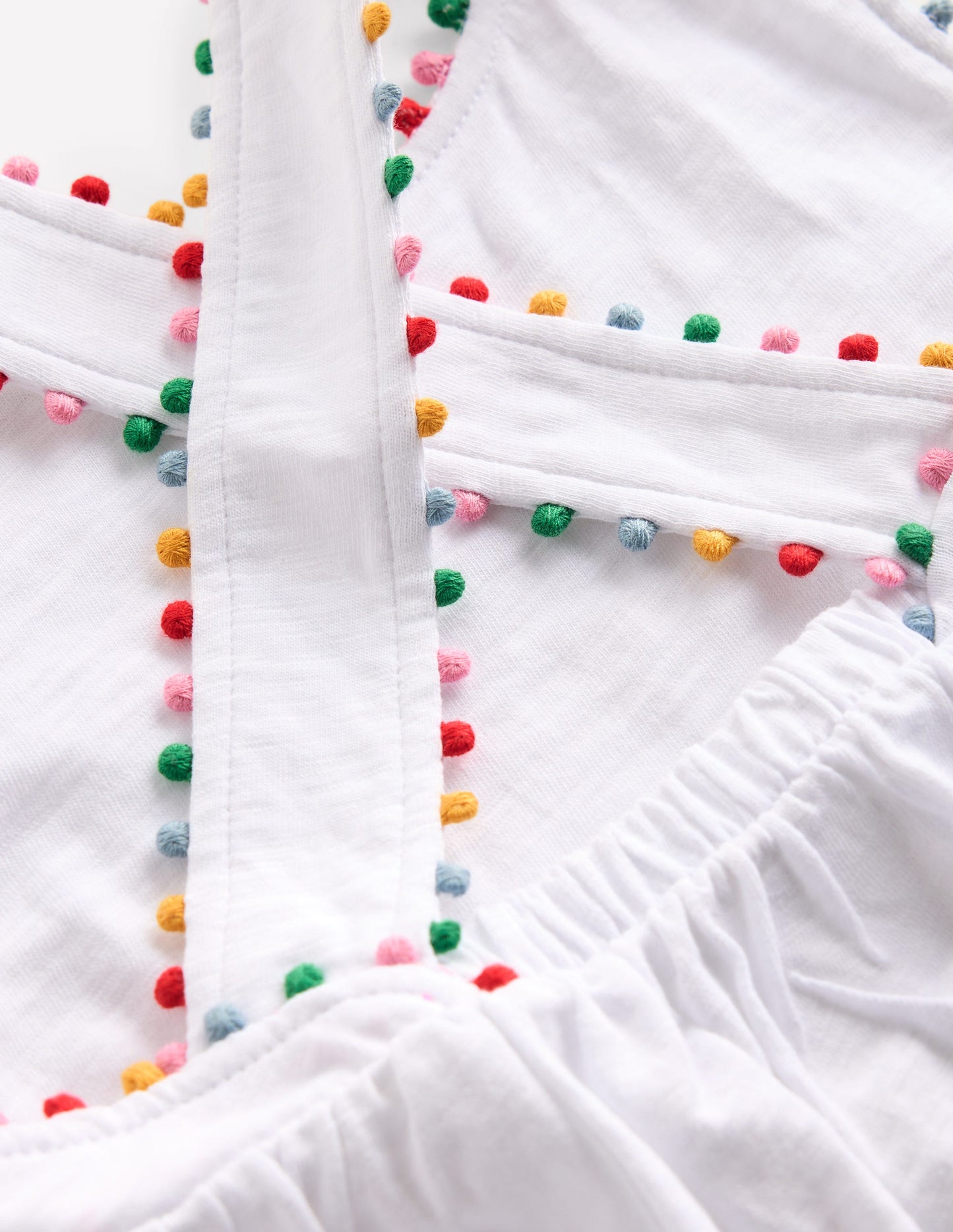 Top mit gekreuzten Rückenträgern und Bommeln-Weiß